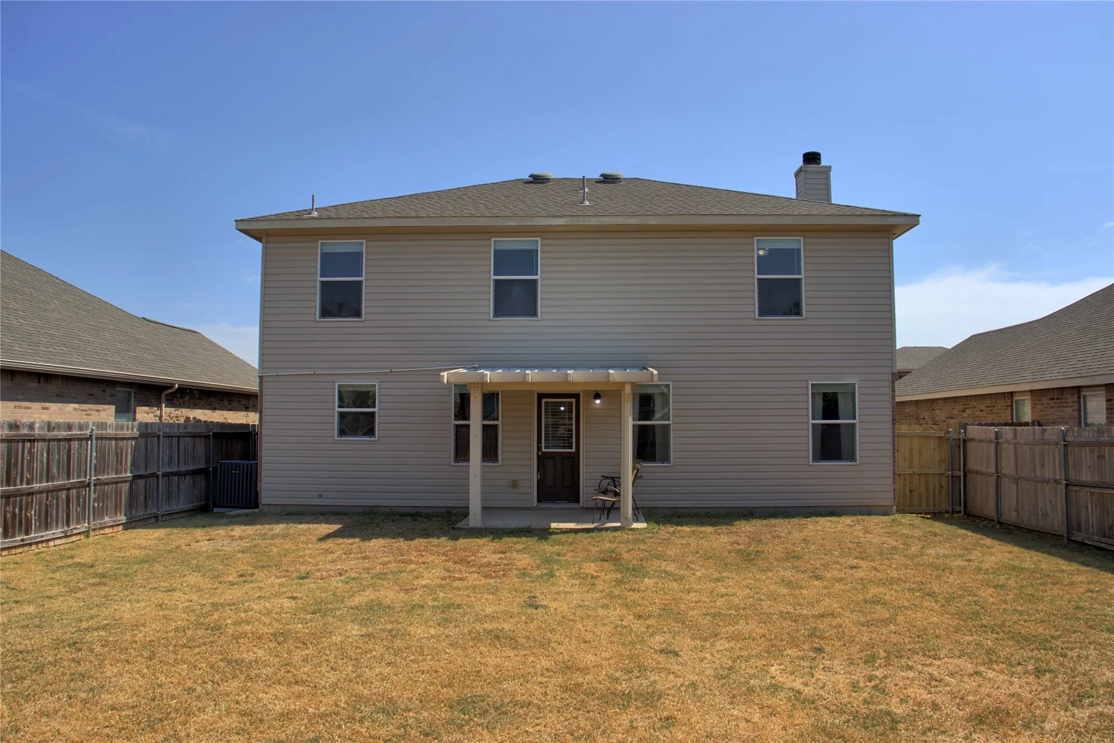 Single Family Residence For Sale in Johnson County , 1312 Gayle Street, Burleson, Texas 76028, 3 Bedroom, 3 Bathroom, 2 Garage spaces, 2,172 Sqft, built in 2007, mls#21399647, Real Estate Agent in Burleson, Homes For Sale in Johnson county, Homes For Sale in Burleson, Realtor in Burleson Texas, Real Estate Brokerage Independent Realty Texas, Luminita Cordes Realtor