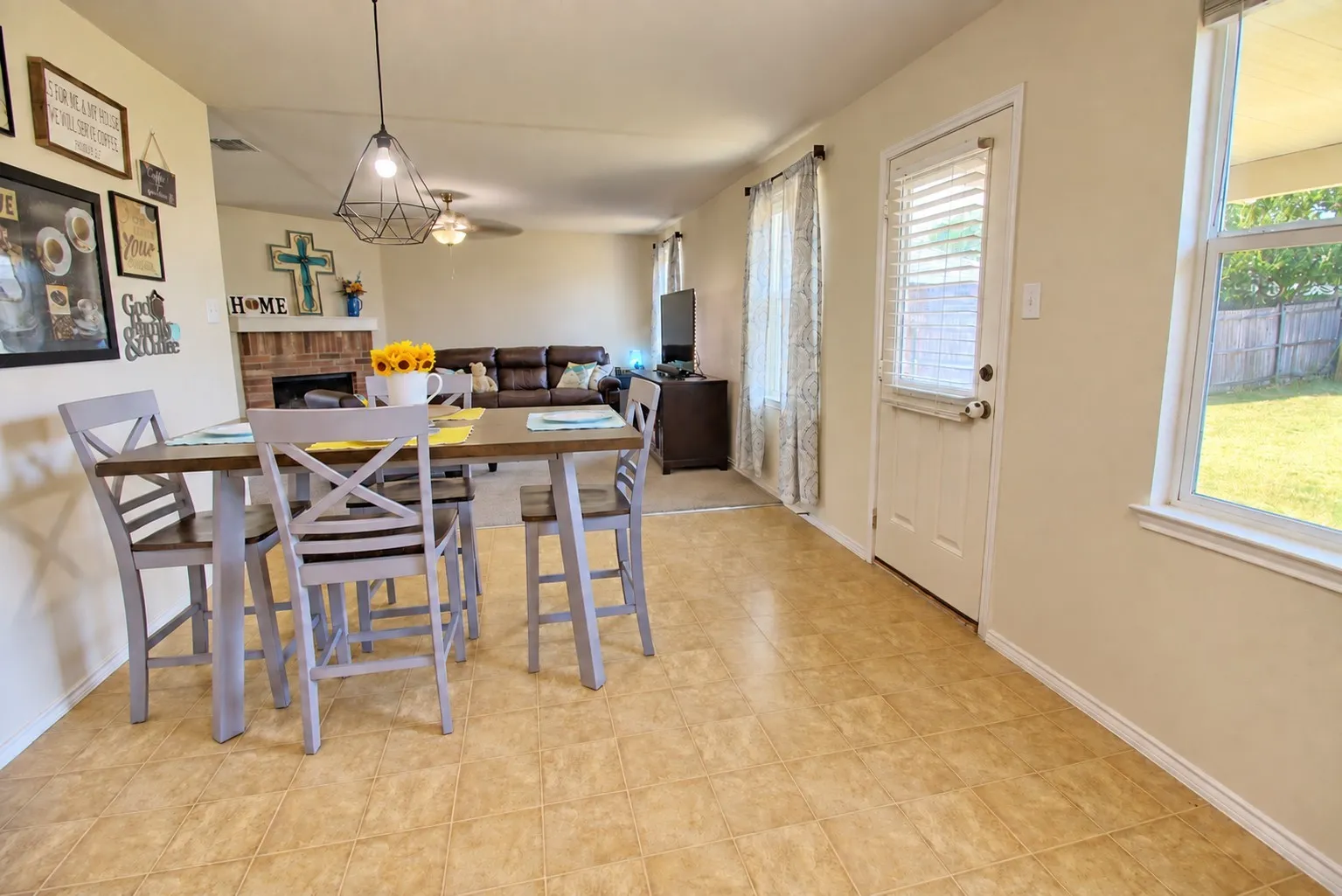 Single Family Residence For Sale in Johnson County , 1312 Gayle Street, Burleson, Texas 76028, 3 Bedroom, 3 Bathroom, 2 Garage spaces, 2,172 Sqft, built in 2007, mls#21399647, Real Estate Agent in Burleson, Homes For Sale in Johnson county, Homes For Sale in Burleson, Realtor in Burleson Texas, Real Estate Brokerage Independent Realty Texas, Luminita Cordes Realtor