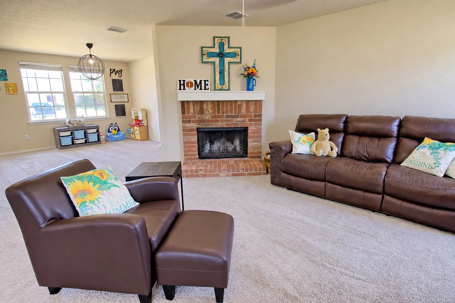 Single Family Residence For Sale in Johnson County , 1312 Gayle Street, Burleson, Texas 76028, 3 Bedroom, 3 Bathroom, 2 Garage spaces, 2,172 Sqft, built in 2007, mls#21399647, Real Estate Agent in Burleson, Homes For Sale in Johnson county, Homes For Sale in Burleson, Realtor in Burleson Texas, Real Estate Brokerage Independent Realty Texas, Luminita Cordes Realtor
