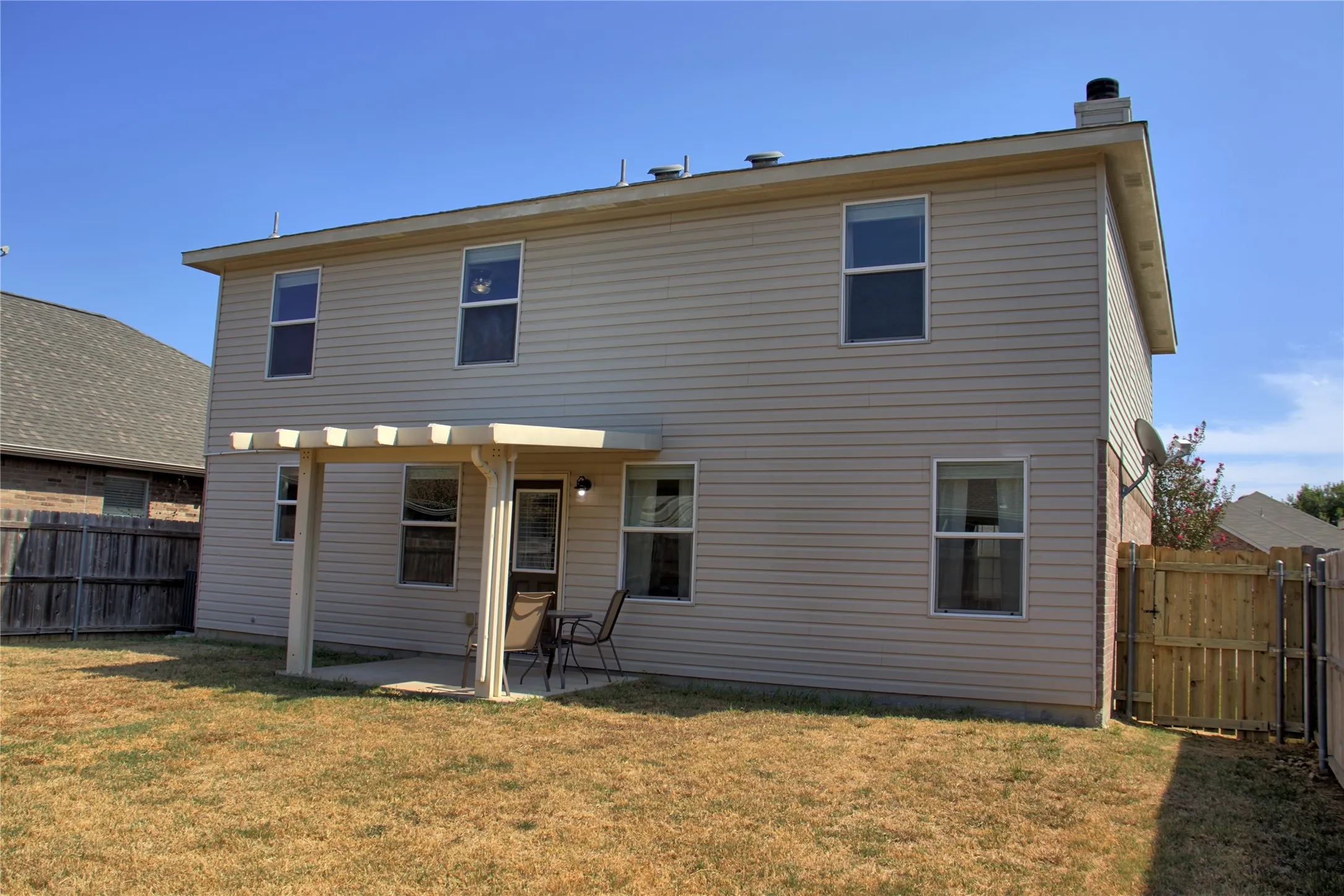Single Family Residence For Sale in Johnson County , 1312 Gayle Street, Burleson, Texas 76028, 3 Bedroom, 3 Bathroom, 2 Garage spaces, 2,172 Sqft, built in 2007, mls#21399647, Real Estate Agent in Burleson, Homes For Sale in Johnson county, Homes For Sale in Burleson, Realtor in Burleson Texas, Real Estate Brokerage Independent Realty Texas, Luminita Cordes Realtor
