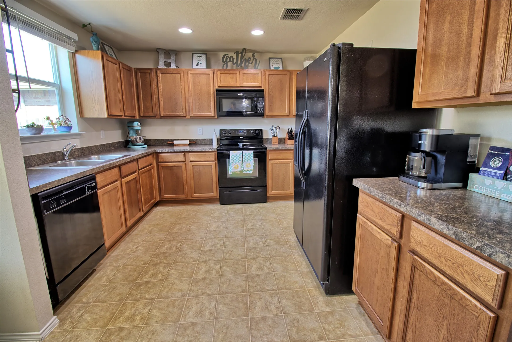 Single Family Residence For Sale in Johnson County , 1312 Gayle Street, Burleson, Texas 76028, 3 Bedroom, 3 Bathroom, 2 Garage spaces, 2,172 Sqft, built in 2007, mls#21399647, Real Estate Agent in Burleson, Homes For Sale in Johnson county, Homes For Sale in Burleson, Realtor in Burleson Texas, Real Estate Brokerage Independent Realty Texas, Luminita Cordes Realtor
