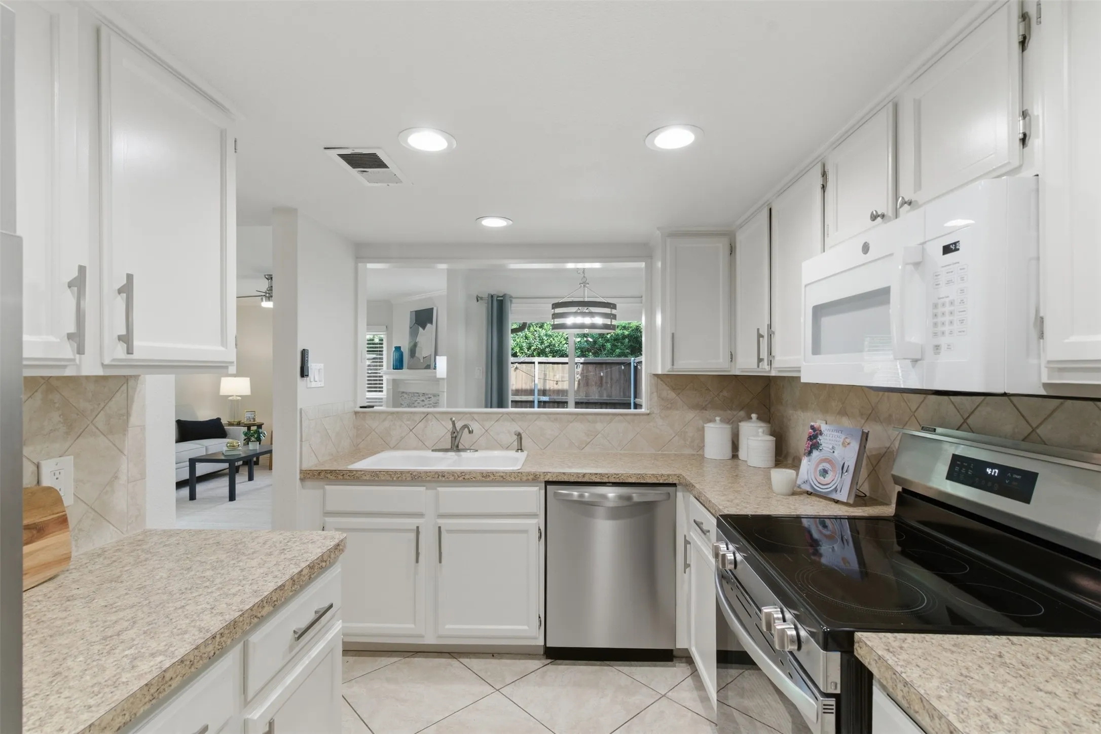 Townhouse For Sale in Collin County , 8400 Hickory Street 2301, Frisco, Texas 75034, 2 Bedroom, 3 Bathroom, 2 Garage spaces, 1,014 Sqft, built in 1987, mls#21400520, Real Estate Agent in Frisco, Homes For Sale in Collin county, Homes For Sale in Frisco, Realtor in Frisco Texas, Real Estate Brokerage Independent Realty Texas, Luminita Cordes Realtor