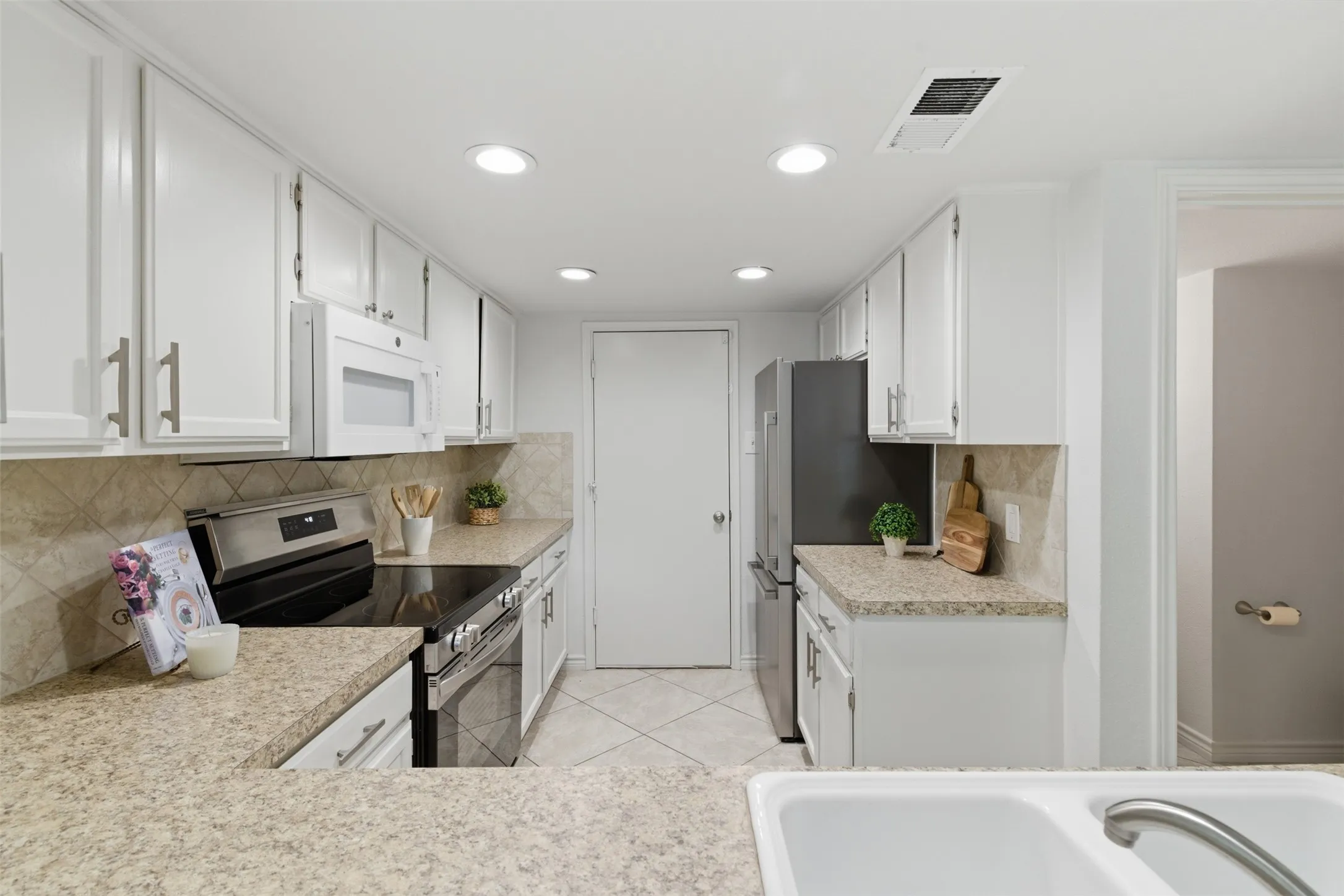 Townhouse For Sale in Collin County , 8400 Hickory Street 2301, Frisco, Texas 75034, 2 Bedroom, 3 Bathroom, 2 Garage spaces, 1,014 Sqft, built in 1987, mls#21400520, Real Estate Agent in Frisco, Homes For Sale in Collin county, Homes For Sale in Frisco, Realtor in Frisco Texas, Real Estate Brokerage Independent Realty Texas, Luminita Cordes Realtor