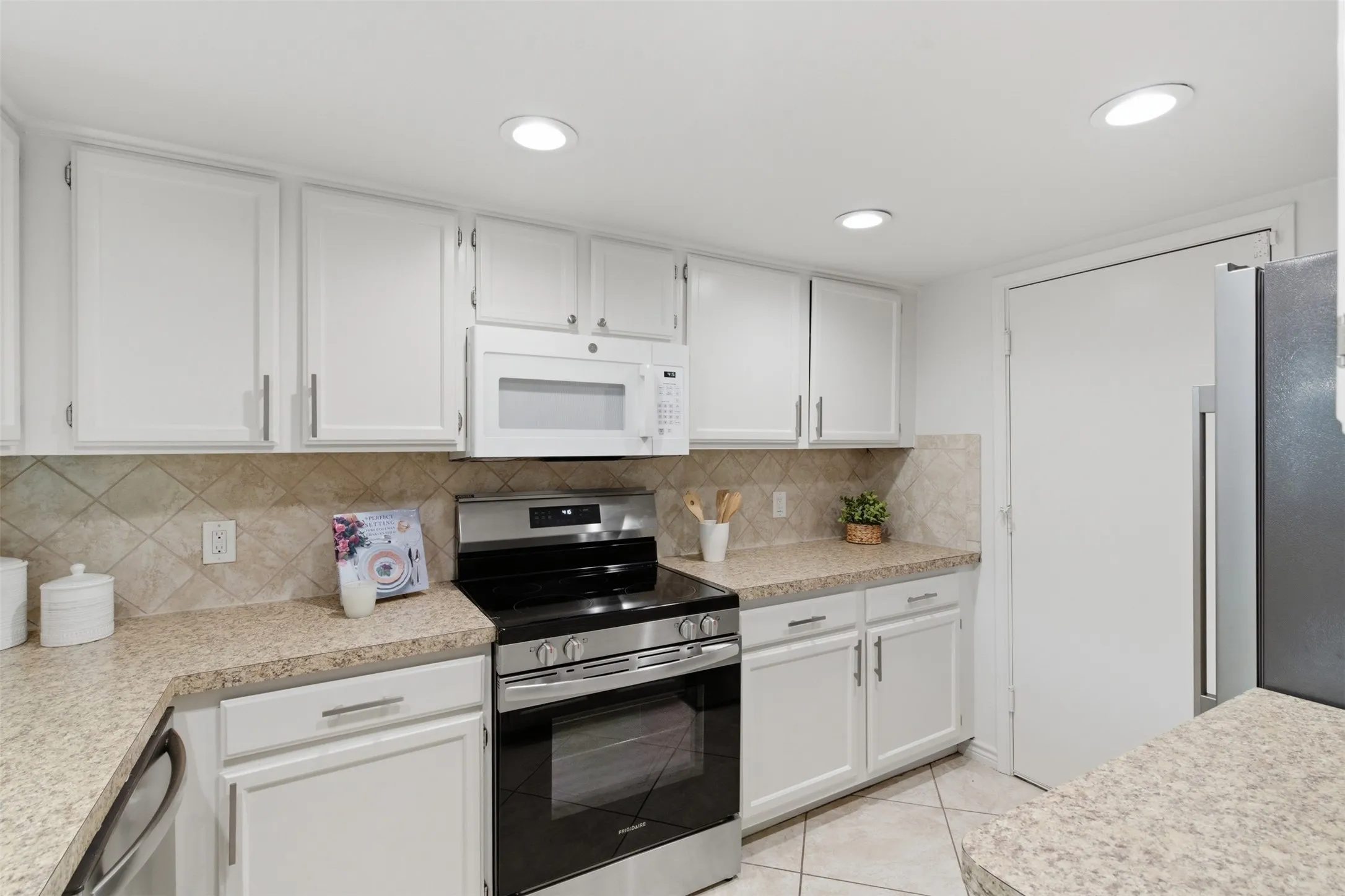Townhouse For Sale in Collin County , 8400 Hickory Street 2301, Frisco, Texas 75034, 2 Bedroom, 3 Bathroom, 2 Garage spaces, 1,014 Sqft, built in 1987, mls#21400520, Real Estate Agent in Frisco, Homes For Sale in Collin county, Homes For Sale in Frisco, Realtor in Frisco Texas, Real Estate Brokerage Independent Realty Texas, Luminita Cordes Realtor
