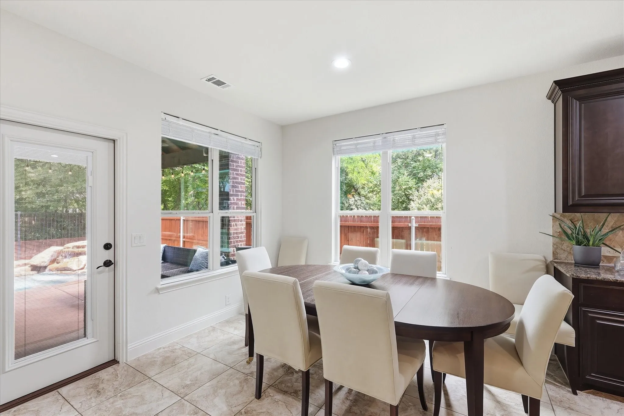 Single Family Residence For Sale in Tarrant County , 2600 Gateway Court, Euless, Texas 76039, 5 Bedroom, 4 Bathroom, 2 Garage spaces, 3,376 Sqft, built in 2015, mls#21395280, Real Estate Agent in Euless, Homes For Sale in Tarrant county, Homes For Sale in Euless, Realtor in Euless Texas, Real Estate Brokerage Independent Realty Texas, Luminita Cordes Realtor