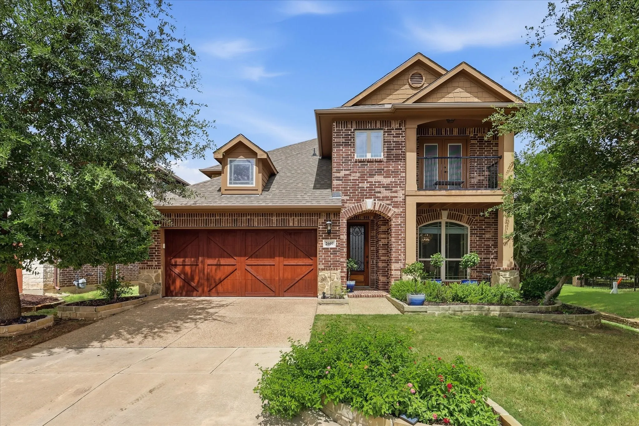Single Family Residence For Sale in Tarrant County , 2600 Gateway Court, Euless, Texas 76039, 5 Bedroom, 4 Bathroom, 2 Garage spaces, 3,376 Sqft, built in 2015, mls#21395280, Real Estate Agent in Euless, Homes For Sale in Tarrant county, Homes For Sale in Euless, Realtor in Euless Texas, Real Estate Brokerage Independent Realty Texas, Luminita Cordes Realtor