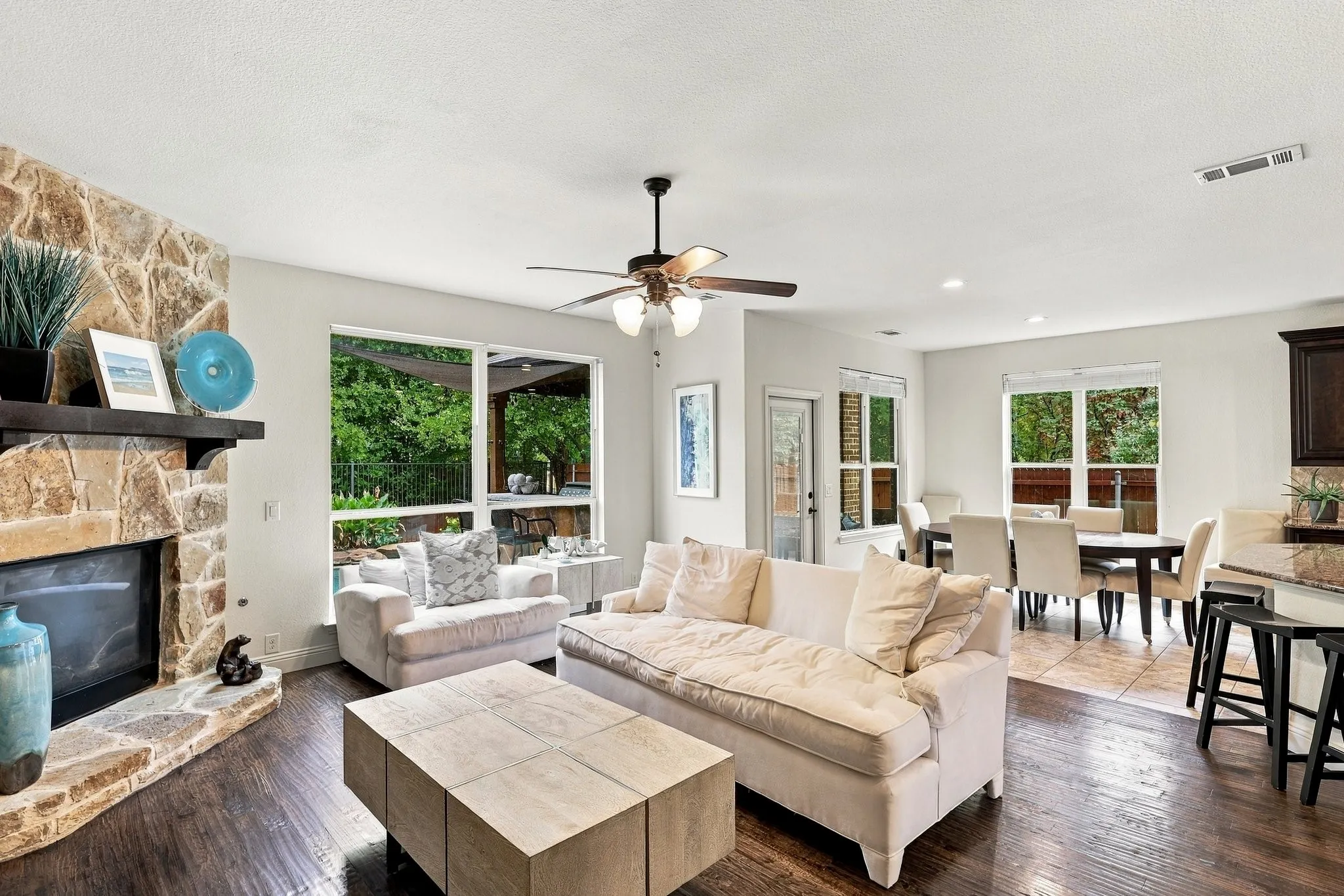Single Family Residence For Sale in Tarrant County , 2600 Gateway Court, Euless, Texas 76039, 5 Bedroom, 4 Bathroom, 2 Garage spaces, 3,376 Sqft, built in 2015, mls#21395280, Real Estate Agent in Euless, Homes For Sale in Tarrant county, Homes For Sale in Euless, Realtor in Euless Texas, Real Estate Brokerage Independent Realty Texas, Luminita Cordes Realtor