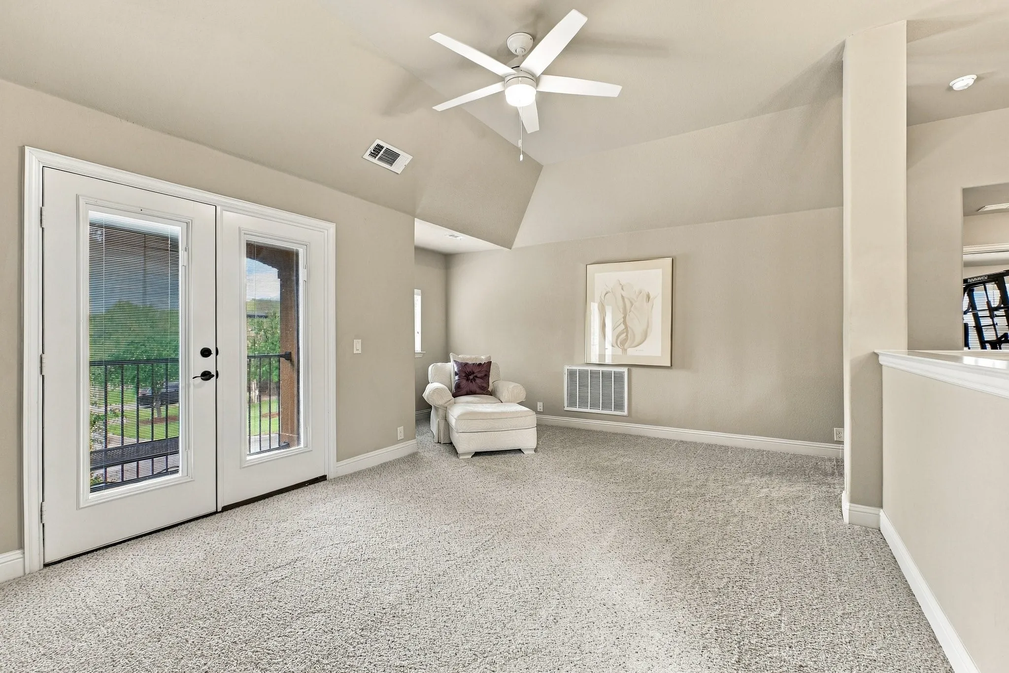Single Family Residence For Sale in Tarrant County , 2600 Gateway Court, Euless, Texas 76039, 5 Bedroom, 4 Bathroom, 2 Garage spaces, 3,376 Sqft, built in 2015, mls#21395280, Real Estate Agent in Euless, Homes For Sale in Tarrant county, Homes For Sale in Euless, Realtor in Euless Texas, Real Estate Brokerage Independent Realty Texas, Luminita Cordes Realtor