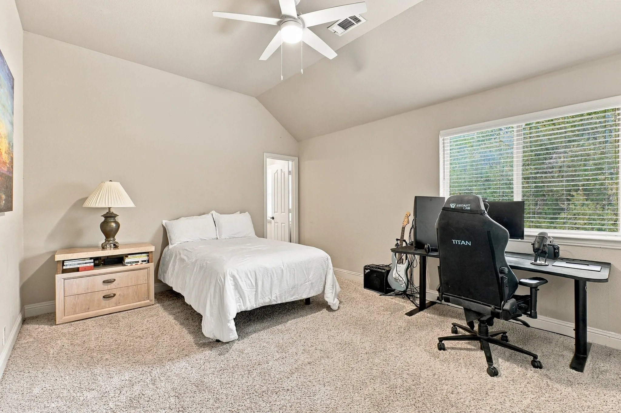 Single Family Residence For Sale in Tarrant County , 2600 Gateway Court, Euless, Texas 76039, 5 Bedroom, 4 Bathroom, 2 Garage spaces, 3,376 Sqft, built in 2015, mls#21395280, Real Estate Agent in Euless, Homes For Sale in Tarrant county, Homes For Sale in Euless, Realtor in Euless Texas, Real Estate Brokerage Independent Realty Texas, Luminita Cordes Realtor