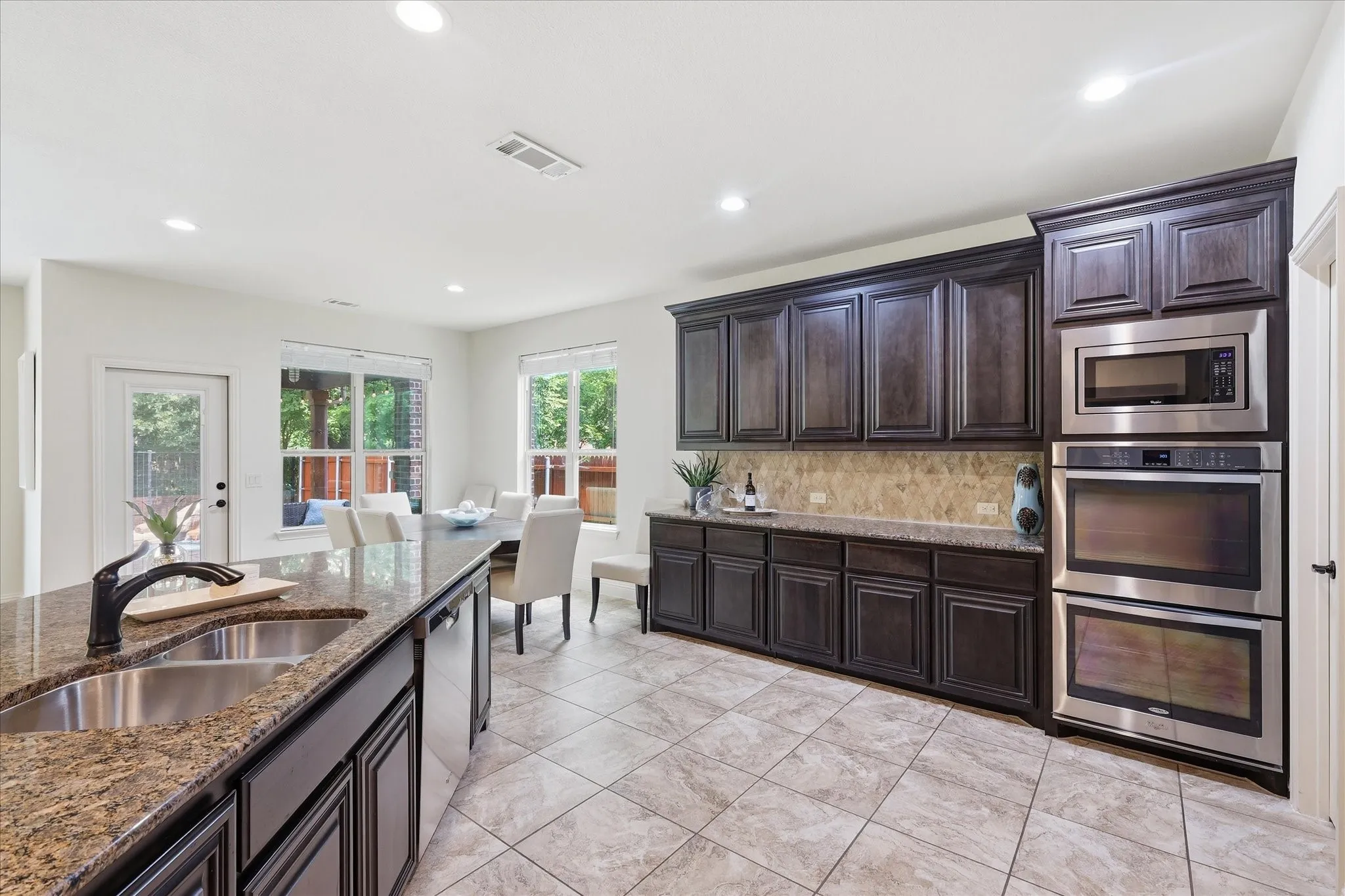Single Family Residence For Sale in Tarrant County , 2600 Gateway Court, Euless, Texas 76039, 5 Bedroom, 4 Bathroom, 2 Garage spaces, 3,376 Sqft, built in 2015, mls#21395280, Real Estate Agent in Euless, Homes For Sale in Tarrant county, Homes For Sale in Euless, Realtor in Euless Texas, Real Estate Brokerage Independent Realty Texas, Luminita Cordes Realtor