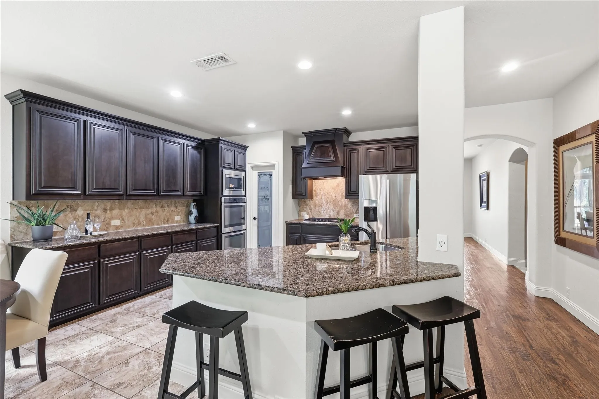 Single Family Residence For Sale in Tarrant County , 2600 Gateway Court, Euless, Texas 76039, 5 Bedroom, 4 Bathroom, 2 Garage spaces, 3,376 Sqft, built in 2015, mls#21395280, Real Estate Agent in Euless, Homes For Sale in Tarrant county, Homes For Sale in Euless, Realtor in Euless Texas, Real Estate Brokerage Independent Realty Texas, Luminita Cordes Realtor