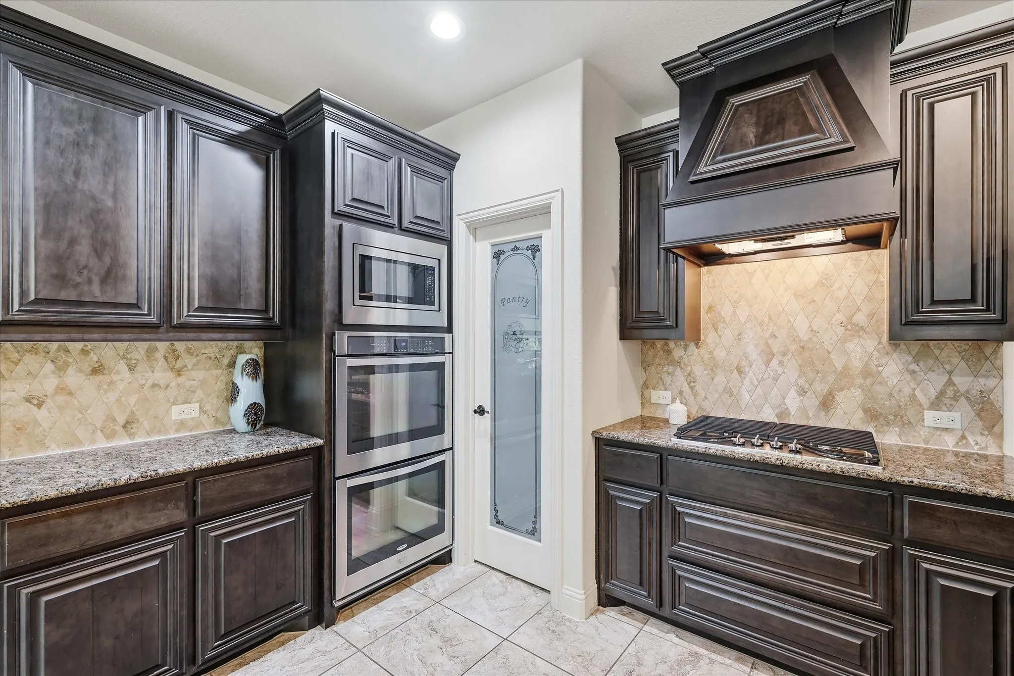 Single Family Residence For Sale in Tarrant County , 2600 Gateway Court, Euless, Texas 76039, 5 Bedroom, 4 Bathroom, 2 Garage spaces, 3,376 Sqft, built in 2015, mls#21395280, Real Estate Agent in Euless, Homes For Sale in Tarrant county, Homes For Sale in Euless, Realtor in Euless Texas, Real Estate Brokerage Independent Realty Texas, Luminita Cordes Realtor