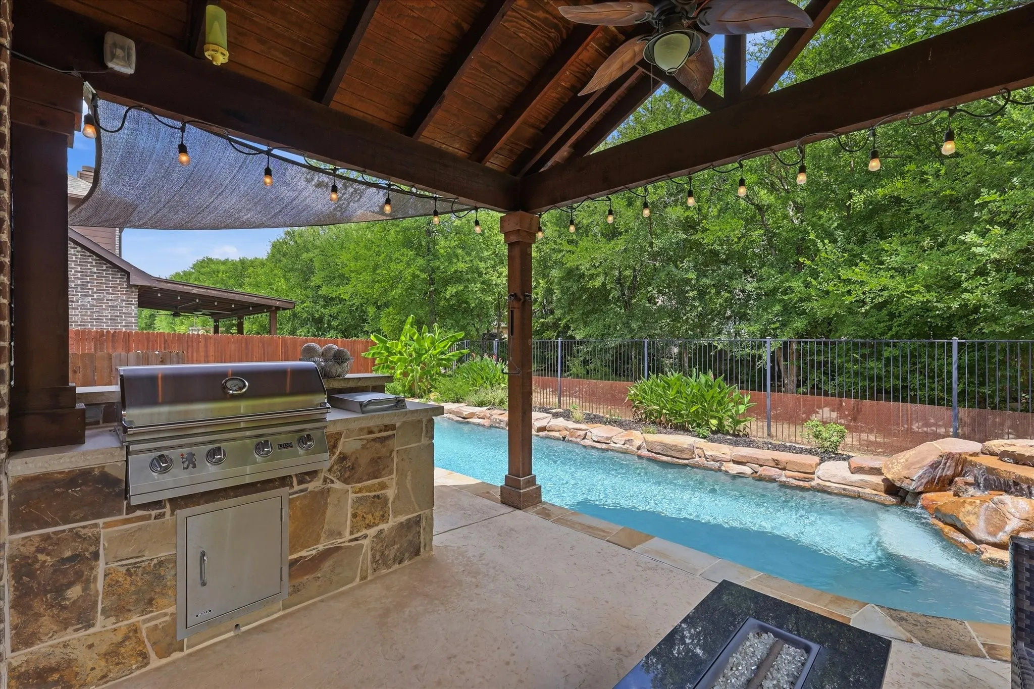 Single Family Residence For Sale in Tarrant County , 2600 Gateway Court, Euless, Texas 76039, 5 Bedroom, 4 Bathroom, 2 Garage spaces, 3,376 Sqft, built in 2015, mls#21395280, Real Estate Agent in Euless, Homes For Sale in Tarrant county, Homes For Sale in Euless, Realtor in Euless Texas, Real Estate Brokerage Independent Realty Texas, Luminita Cordes Realtor