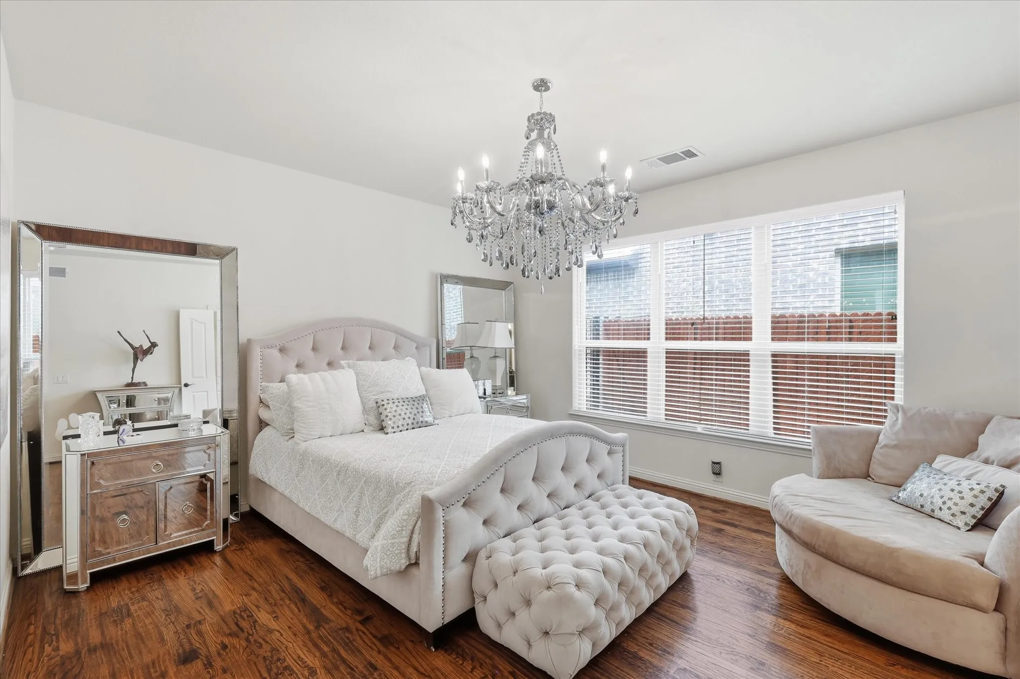 Single Family Residence For Sale in Tarrant County , 2600 Gateway Court, Euless, Texas 76039, 5 Bedroom, 4 Bathroom, 2 Garage spaces, 3,376 Sqft, built in 2015, mls#21395280, Real Estate Agent in Euless, Homes For Sale in Tarrant county, Homes For Sale in Euless, Realtor in Euless Texas, Real Estate Brokerage Independent Realty Texas, Luminita Cordes Realtor
