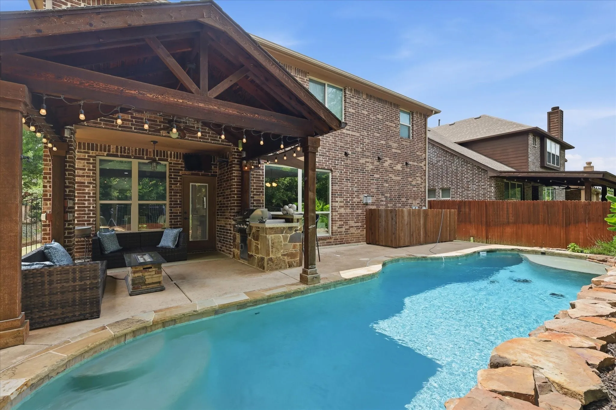 Single Family Residence For Sale in Tarrant County , 2600 Gateway Court, Euless, Texas 76039, 5 Bedroom, 4 Bathroom, 2 Garage spaces, 3,376 Sqft, built in 2015, mls#21395280, Real Estate Agent in Euless, Homes For Sale in Tarrant county, Homes For Sale in Euless, Realtor in Euless Texas, Real Estate Brokerage Independent Realty Texas, Luminita Cordes Realtor