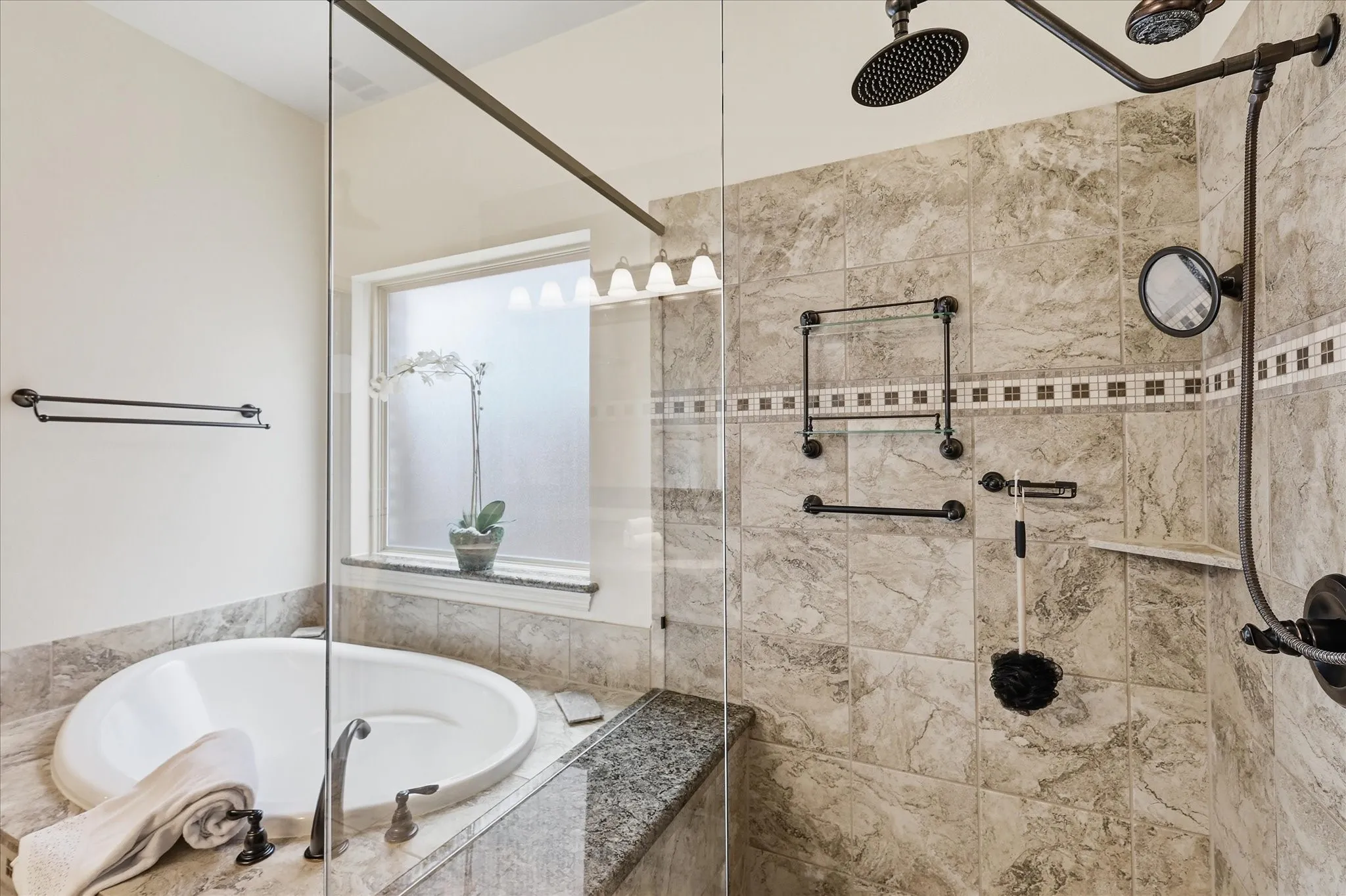Single Family Residence For Sale in Tarrant County , 2600 Gateway Court, Euless, Texas 76039, 5 Bedroom, 4 Bathroom, 2 Garage spaces, 3,376 Sqft, built in 2015, mls#21395280, Real Estate Agent in Euless, Homes For Sale in Tarrant county, Homes For Sale in Euless, Realtor in Euless Texas, Real Estate Brokerage Independent Realty Texas, Luminita Cordes Realtor