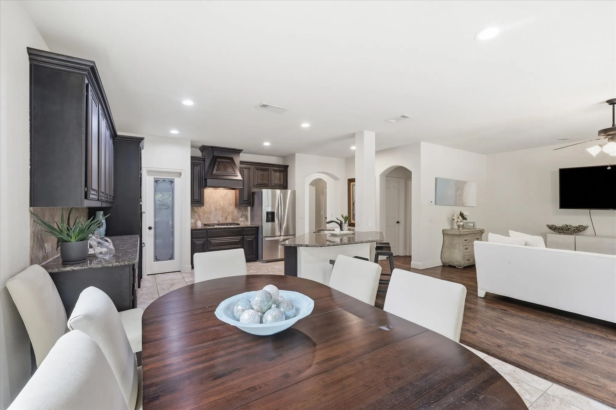 Single Family Residence For Sale in Tarrant County , 2600 Gateway Court, Euless, Texas 76039, 5 Bedroom, 4 Bathroom, 2 Garage spaces, 3,376 Sqft, built in 2015, mls#21395280, Real Estate Agent in Euless, Homes For Sale in Tarrant county, Homes For Sale in Euless, Realtor in Euless Texas, Real Estate Brokerage Independent Realty Texas, Luminita Cordes Realtor