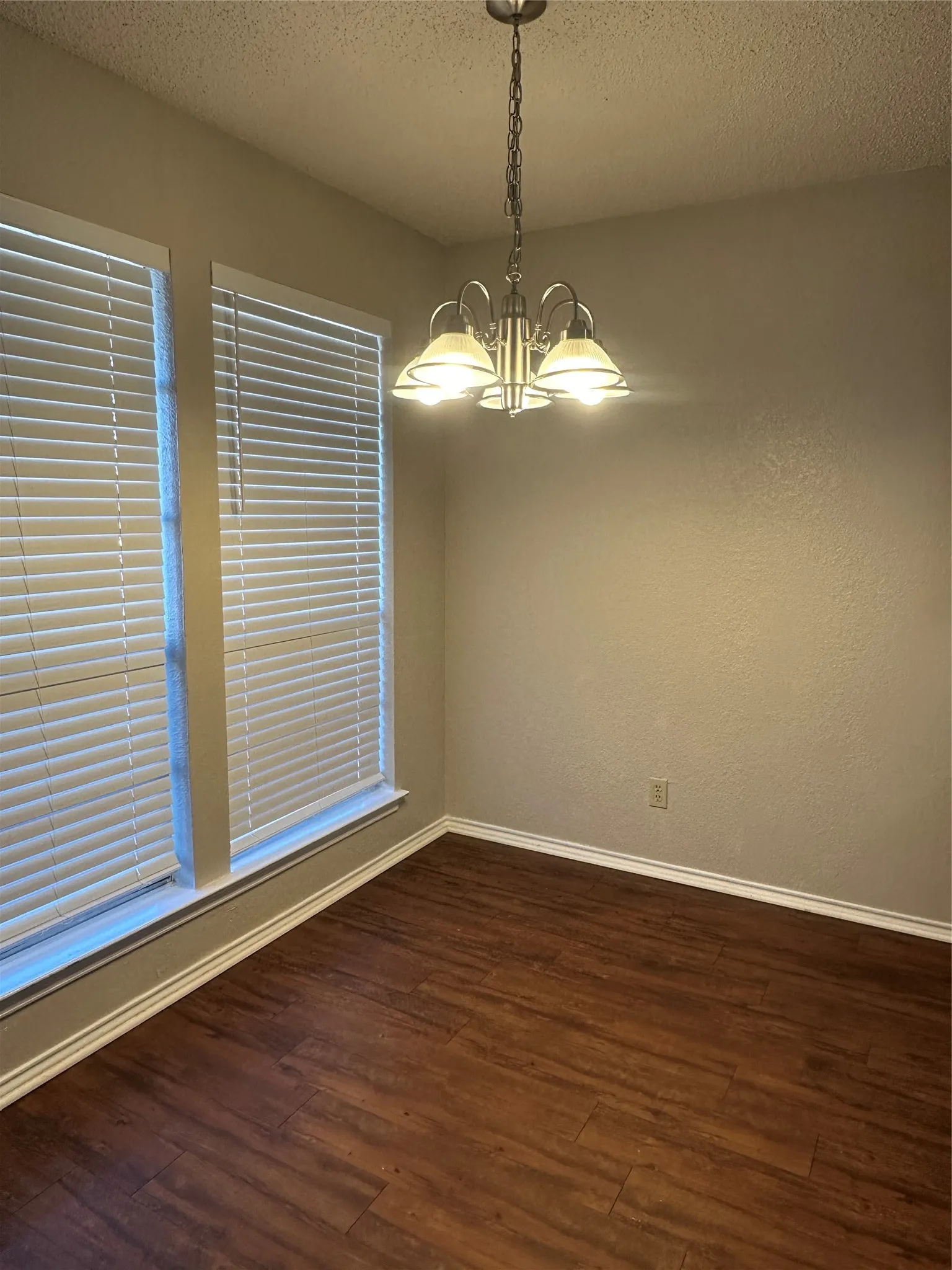 Quadruplex For Rent in Tarrant County , 8129 Foxfire Lane D, White Settlement, Texas 76108, 3 Bedroom, 2 Bathroom, Garage spaces, 1,030 Sqft, built in 1985, mls#21401347, Real Estate Agent in White Settlement, Homes For Rent in Tarrant county, Homes For Rent in White Settlement, Realtor in White Settlement Texas, Real Estate Brokerage Independent Realty Texas, Luminita Cordes Realtor