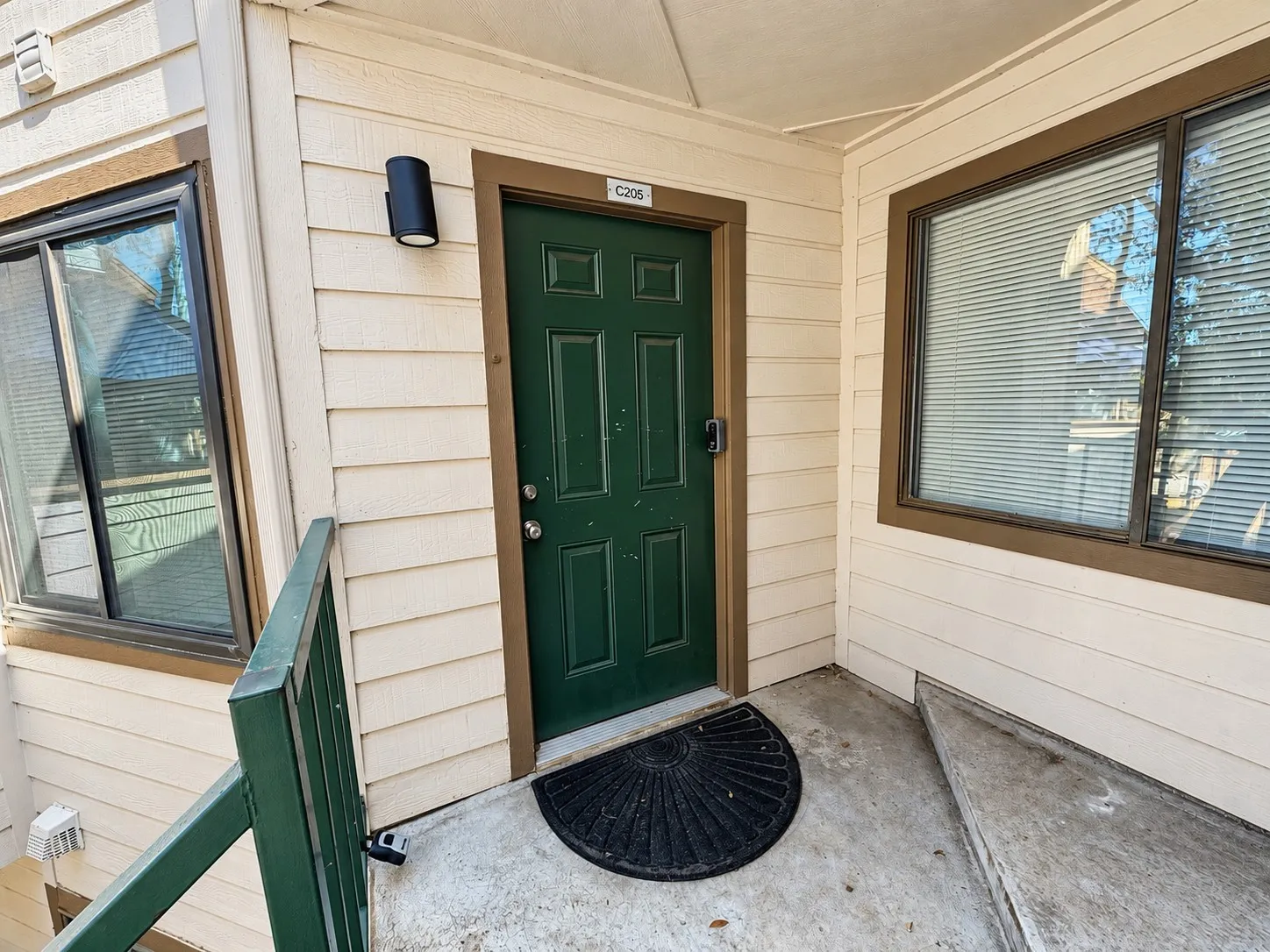 Condominium For Sale in Tarrant County , 2311 Basil Drive C205, Arlington, Texas 76006, 2 Bedroom, 1 Bathroom, Garage spaces, 931 Sqft, built in 1981, mls#21401037, Real Estate Agent in Arlington, Homes For Sale in Tarrant county, Homes For Sale in Arlington, Realtor in Arlington Texas, Real Estate Brokerage Independent Realty Texas, Luminita Cordes Realtor
