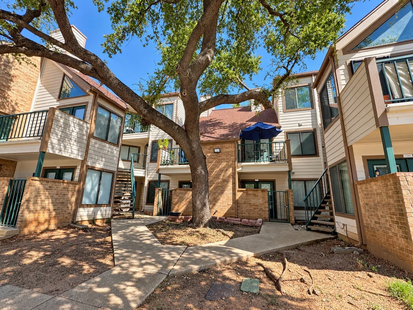 Condominium For Sale in Tarrant County , 2311 Basil Drive C205, Arlington, Texas 76006, 2 Bedroom, 1 Bathroom, Garage spaces, 931 Sqft, built in 1981, mls#21401037, Real Estate Agent in Arlington, Homes For Sale in Tarrant county, Homes For Sale in Arlington, Realtor in Arlington Texas, Real Estate Brokerage Independent Realty Texas, Luminita Cordes Realtor