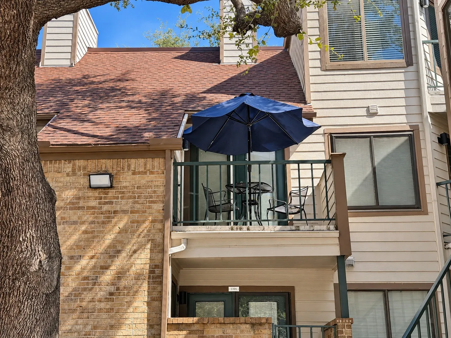 Condominium For Sale in Tarrant County , 2311 Basil Drive C205, Arlington, Texas 76006, 2 Bedroom, 1 Bathroom, Garage spaces, 931 Sqft, built in 1981, mls#21401037, Real Estate Agent in Arlington, Homes For Sale in Tarrant county, Homes For Sale in Arlington, Realtor in Arlington Texas, Real Estate Brokerage Independent Realty Texas, Luminita Cordes Realtor