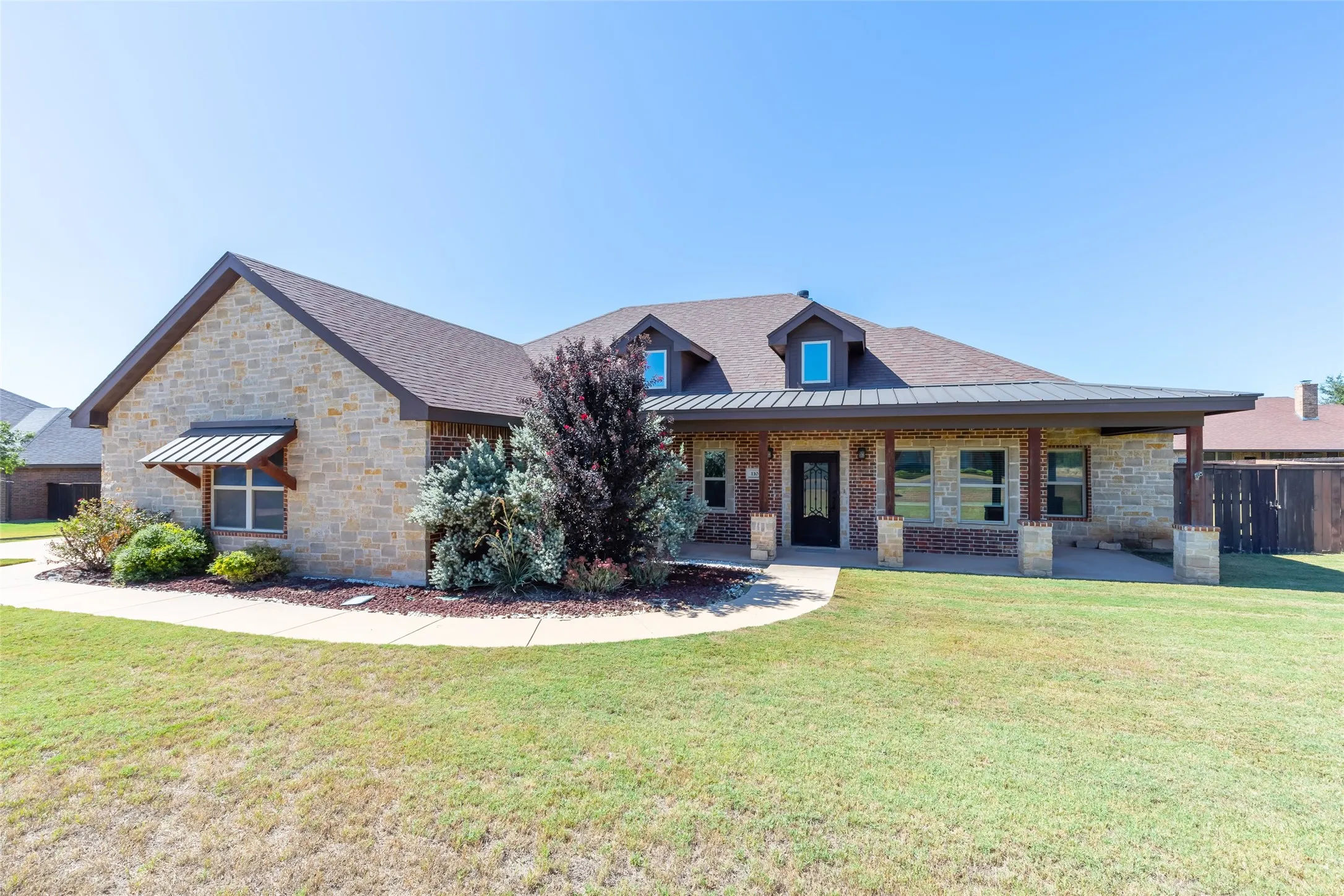 Single Family Residence For Sale in Taylor County , 110 Lindley Court, Tuscola, Texas 79562, 4 Bedroom, 2 Bathroom, 2 Garage spaces, 2,202 Sqft, built in 2015, mls#21400799, Real Estate Agent in Tuscola, Homes For Sale in Taylor county, Homes For Sale in Tuscola, Realtor in Tuscola Texas, Real Estate Brokerage Independent Realty Texas, Luminita Cordes Realtor