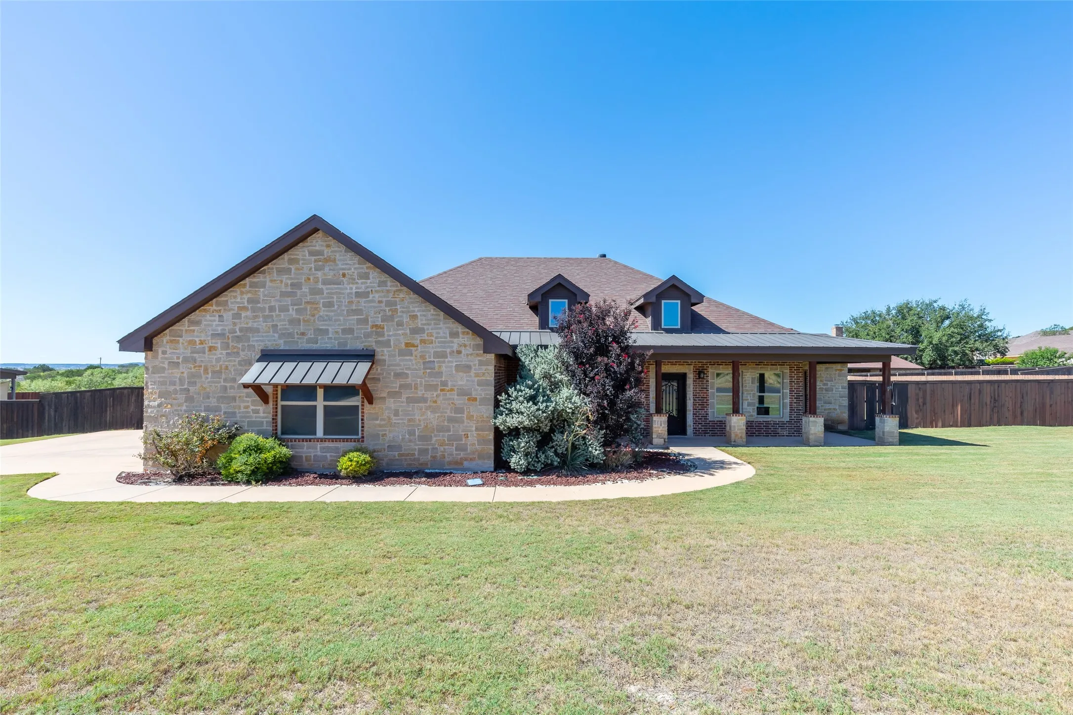 Single Family Residence For Sale in Taylor County , 110 Lindley Court, Tuscola, Texas 79562, 4 Bedroom, 2 Bathroom, 2 Garage spaces, 2,202 Sqft, built in 2015, mls#21400799, Real Estate Agent in Tuscola, Homes For Sale in Taylor county, Homes For Sale in Tuscola, Realtor in Tuscola Texas, Real Estate Brokerage Independent Realty Texas, Luminita Cordes Realtor