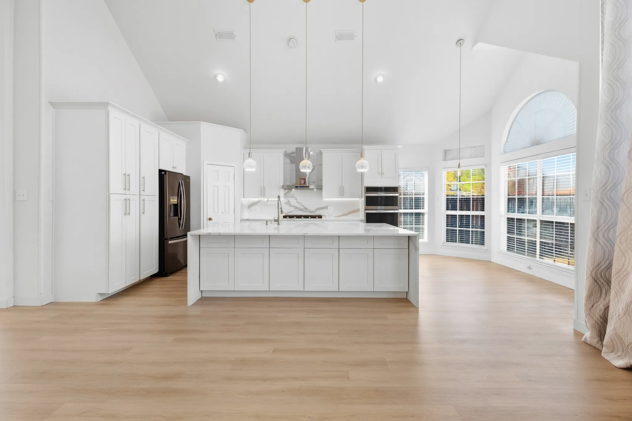 Single Family Residence For Rent in Dallas County , 4227 Adam Drive, Grand Prairie, Texas 75052, 5 Bedroom, 3 Bathroom, 2 Garage spaces, 3,325 Sqft, built in 1999, mls#21401350, Real Estate Agent in Grand Prairie, Homes For Rent in Dallas county, Homes For Rent in Grand Prairie, Realtor in Grand Prairie Texas, Real Estate Brokerage Independent Realty Texas, Luminita Cordes Realtor