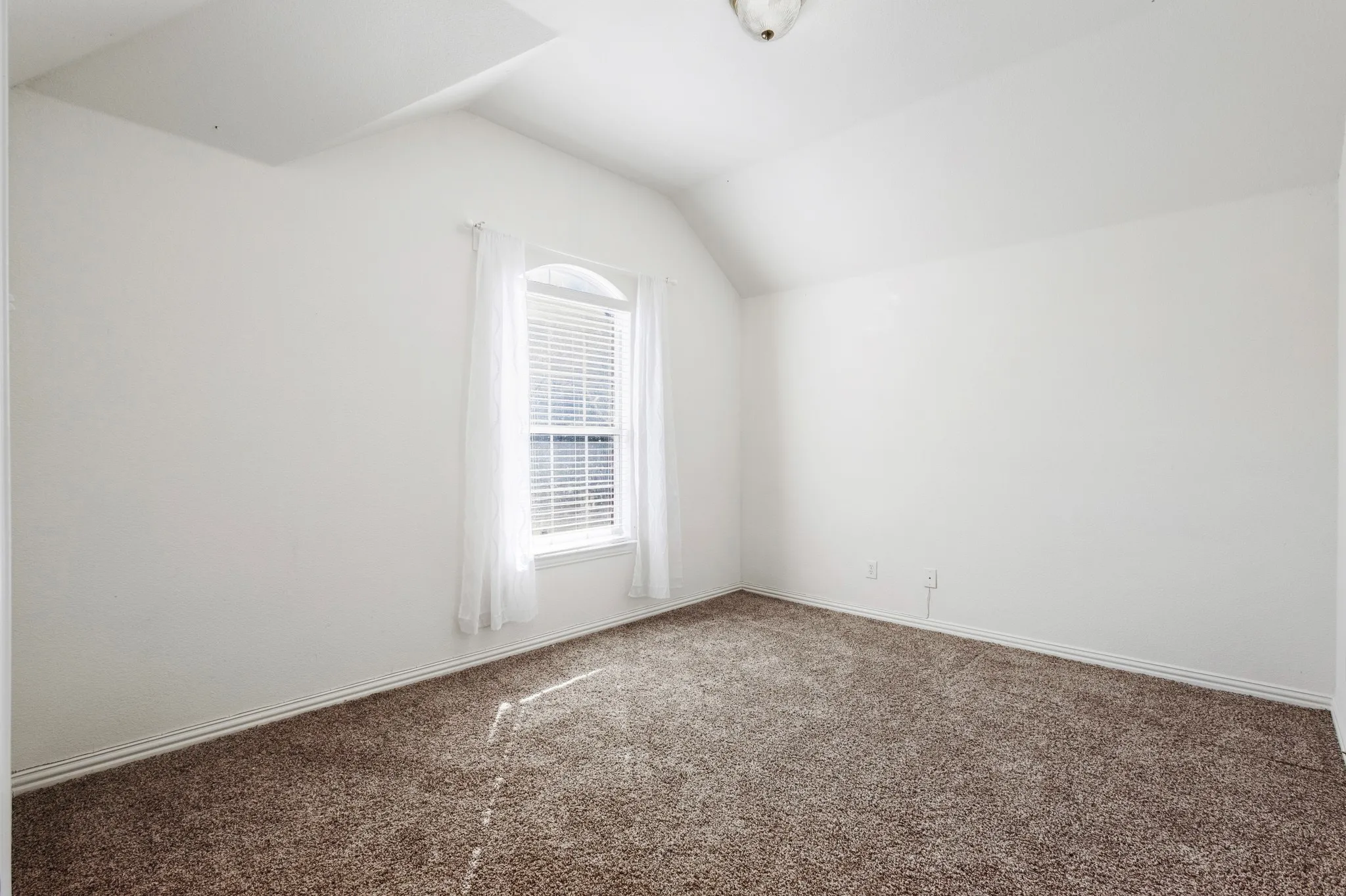 Single Family Residence For Rent in Dallas County , 4227 Adam Drive, Grand Prairie, Texas 75052, 5 Bedroom, 3 Bathroom, 2 Garage spaces, 3,325 Sqft, built in 1999, mls#21401350, Real Estate Agent in Grand Prairie, Homes For Rent in Dallas county, Homes For Rent in Grand Prairie, Realtor in Grand Prairie Texas, Real Estate Brokerage Independent Realty Texas, Luminita Cordes Realtor