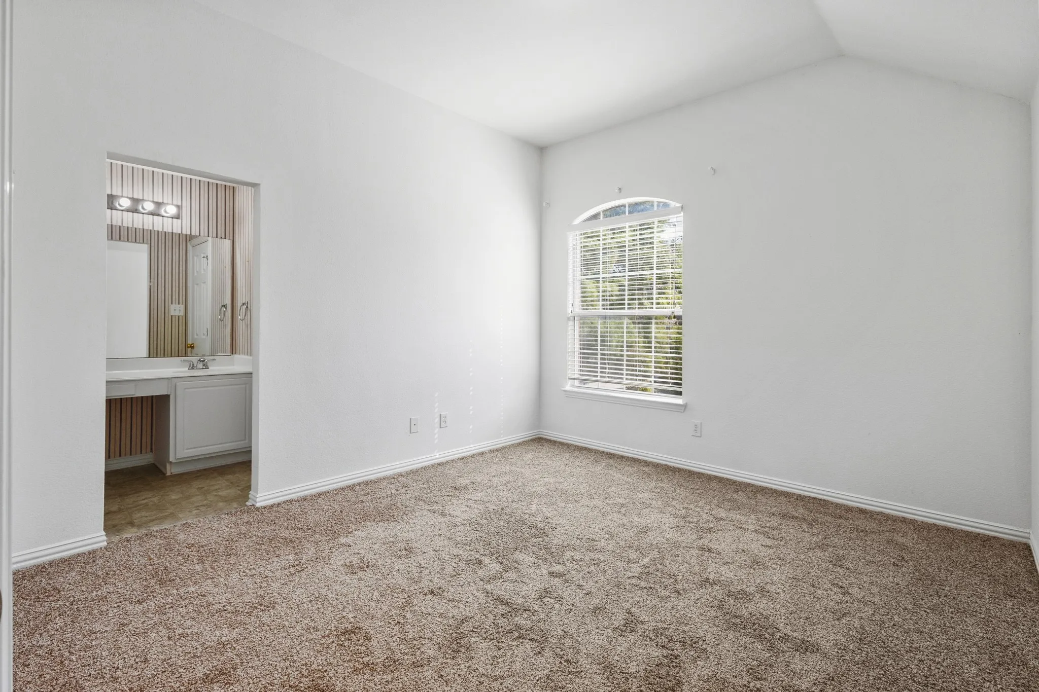 Single Family Residence For Rent in Dallas County , 4227 Adam Drive, Grand Prairie, Texas 75052, 5 Bedroom, 3 Bathroom, 2 Garage spaces, 3,325 Sqft, built in 1999, mls#21401350, Real Estate Agent in Grand Prairie, Homes For Rent in Dallas county, Homes For Rent in Grand Prairie, Realtor in Grand Prairie Texas, Real Estate Brokerage Independent Realty Texas, Luminita Cordes Realtor