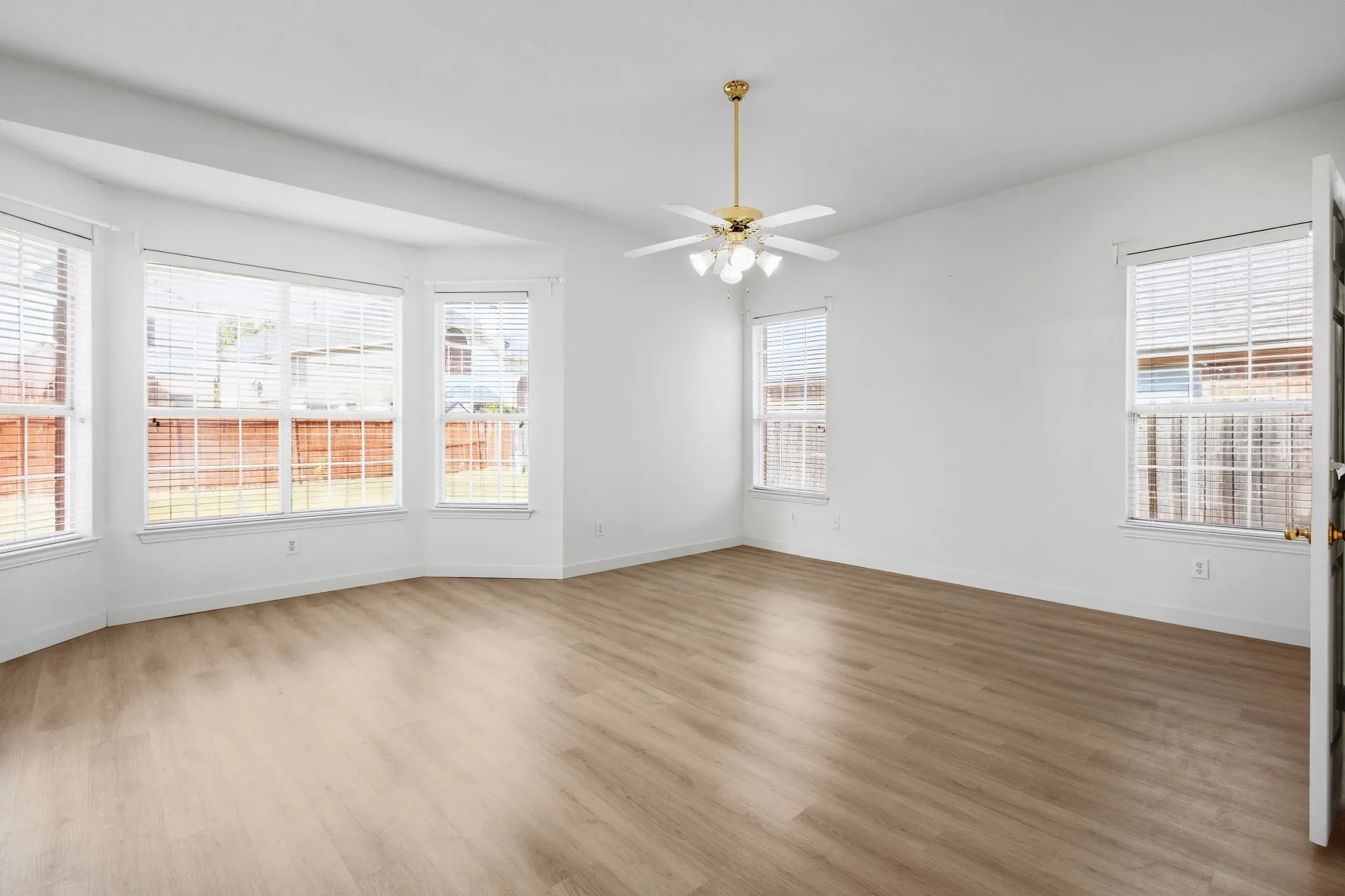 Single Family Residence For Rent in Dallas County , 4227 Adam Drive, Grand Prairie, Texas 75052, 5 Bedroom, 3 Bathroom, 2 Garage spaces, 3,325 Sqft, built in 1999, mls#21401350, Real Estate Agent in Grand Prairie, Homes For Rent in Dallas county, Homes For Rent in Grand Prairie, Realtor in Grand Prairie Texas, Real Estate Brokerage Independent Realty Texas, Luminita Cordes Realtor