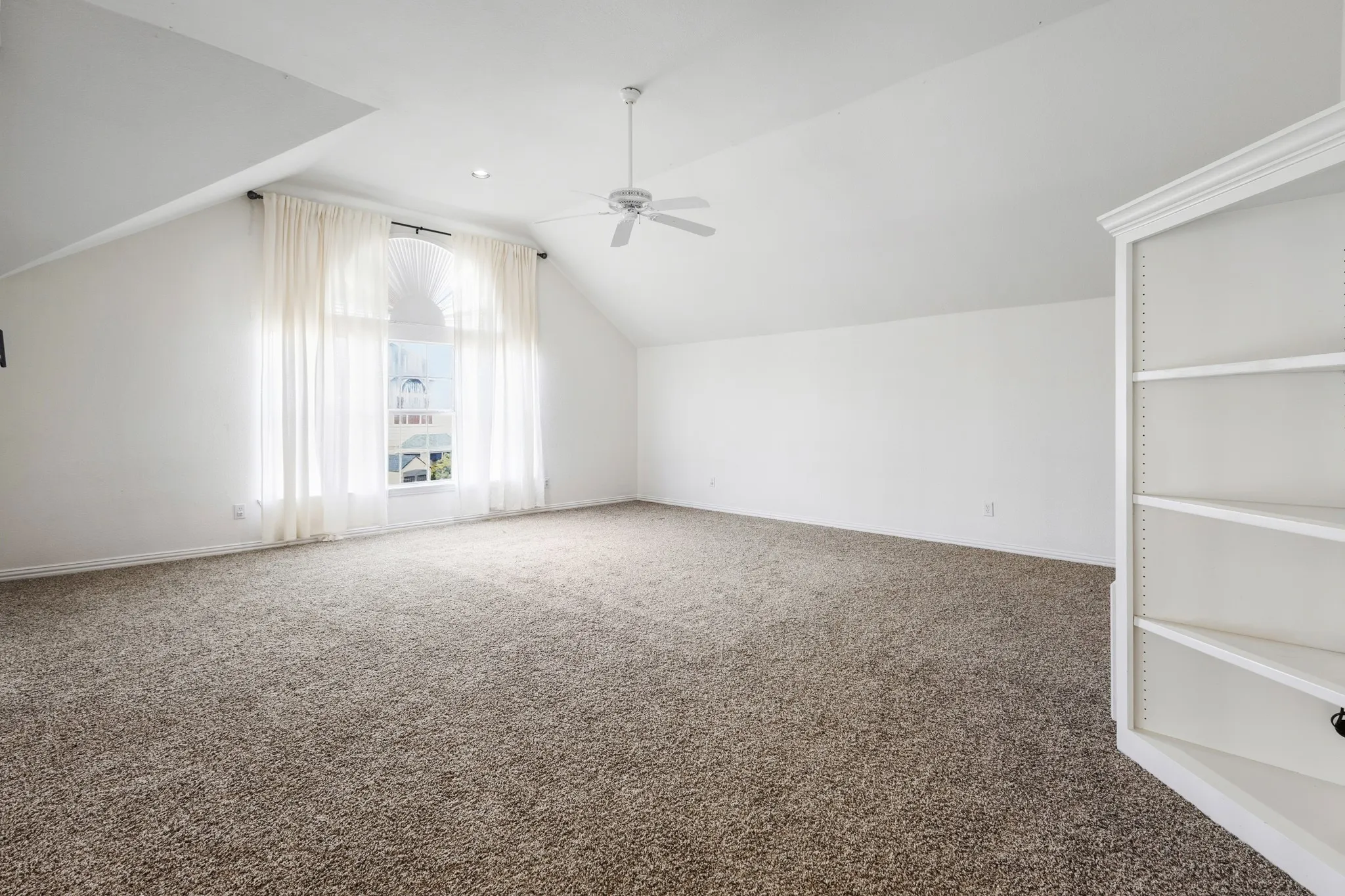 Single Family Residence For Rent in Dallas County , 4227 Adam Drive, Grand Prairie, Texas 75052, 5 Bedroom, 3 Bathroom, 2 Garage spaces, 3,325 Sqft, built in 1999, mls#21401350, Real Estate Agent in Grand Prairie, Homes For Rent in Dallas county, Homes For Rent in Grand Prairie, Realtor in Grand Prairie Texas, Real Estate Brokerage Independent Realty Texas, Luminita Cordes Realtor