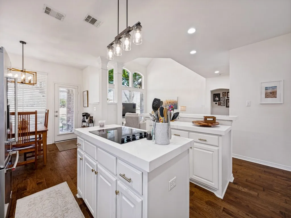 Single Family Residence For Sale in Collin County , 5100 Arbor Hollow Drive, Mc Kinney, Texas 75072, 4 Bedroom, 3 Bathroom, 3 Garage spaces, 2,868 Sqft, built in 1999, mls#21401354, Real Estate Agent in Mc Kinney, Homes For Sale in Collin county, Homes For Sale in Mc Kinney, Realtor in Mc Kinney Texas, Real Estate Brokerage Independent Realty Texas, Luminita Cordes Realtor