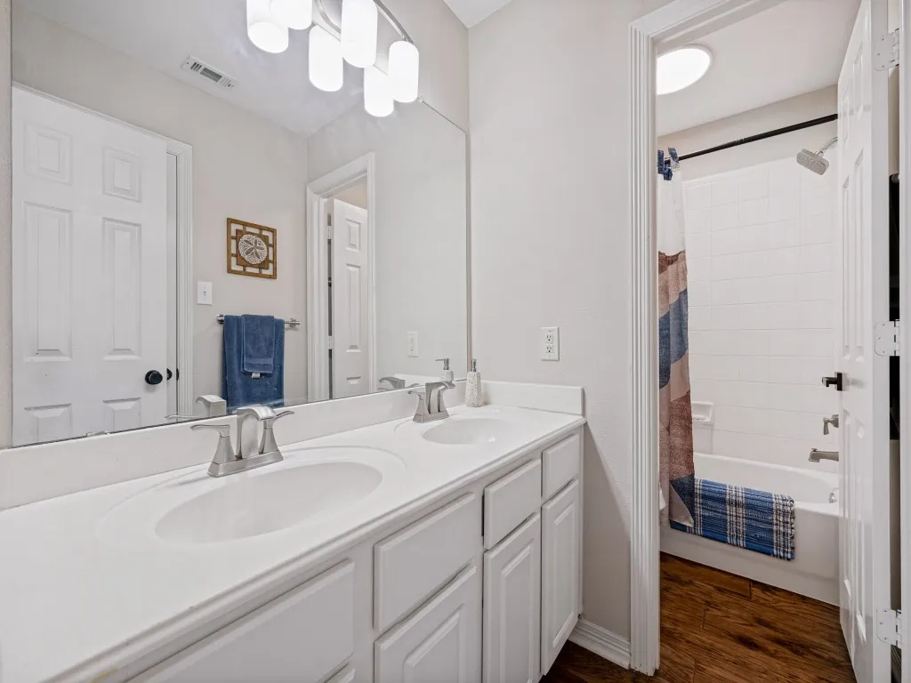 Single Family Residence For Sale in Collin County , 5100 Arbor Hollow Drive, Mc Kinney, Texas 75072, 4 Bedroom, 3 Bathroom, 3 Garage spaces, 2,868 Sqft, built in 1999, mls#21401354, Real Estate Agent in Mc Kinney, Homes For Sale in Collin county, Homes For Sale in Mc Kinney, Realtor in Mc Kinney Texas, Real Estate Brokerage Independent Realty Texas, Luminita Cordes Realtor