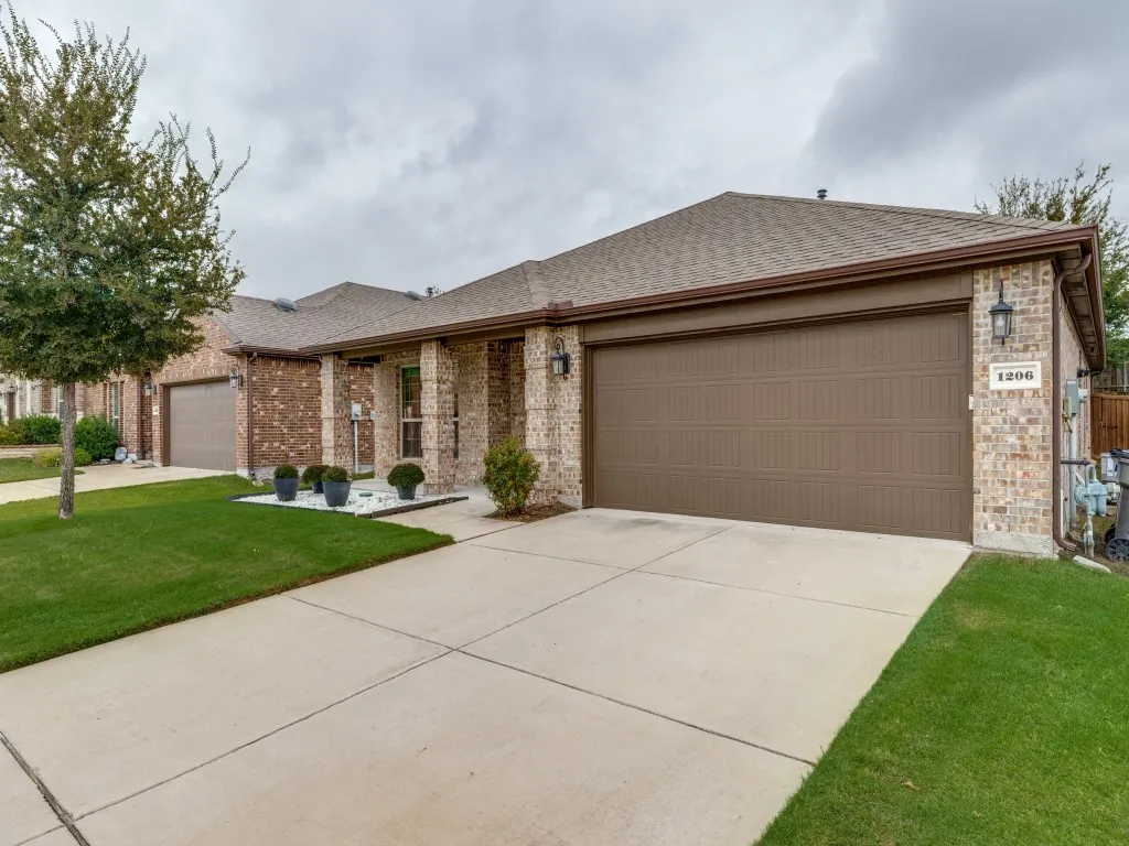 Single Family Residence For Sale in Collin County , 1206 Freestone Drive, Melissa, Texas 75454, 3 Bedroom, 2 Bathroom, 2 Garage spaces, 1,699 Sqft, built in 2020, mls#21401311, Real Estate Agent in Melissa, Homes For Sale in Collin county, Homes For Sale in Melissa, Realtor in Melissa Texas, Real Estate Brokerage Independent Realty Texas, Luminita Cordes Realtor