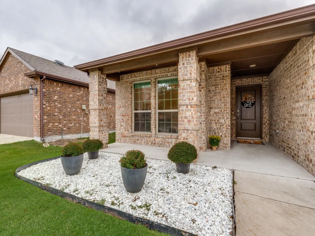 Single Family Residence For Sale in Collin County , 1206 Freestone Drive, Melissa, Texas 75454, 3 Bedroom, 2 Bathroom, 2 Garage spaces, 1,699 Sqft, built in 2020, mls#21401311, Real Estate Agent in Melissa, Homes For Sale in Collin county, Homes For Sale in Melissa, Realtor in Melissa Texas, Real Estate Brokerage Independent Realty Texas, Luminita Cordes Realtor