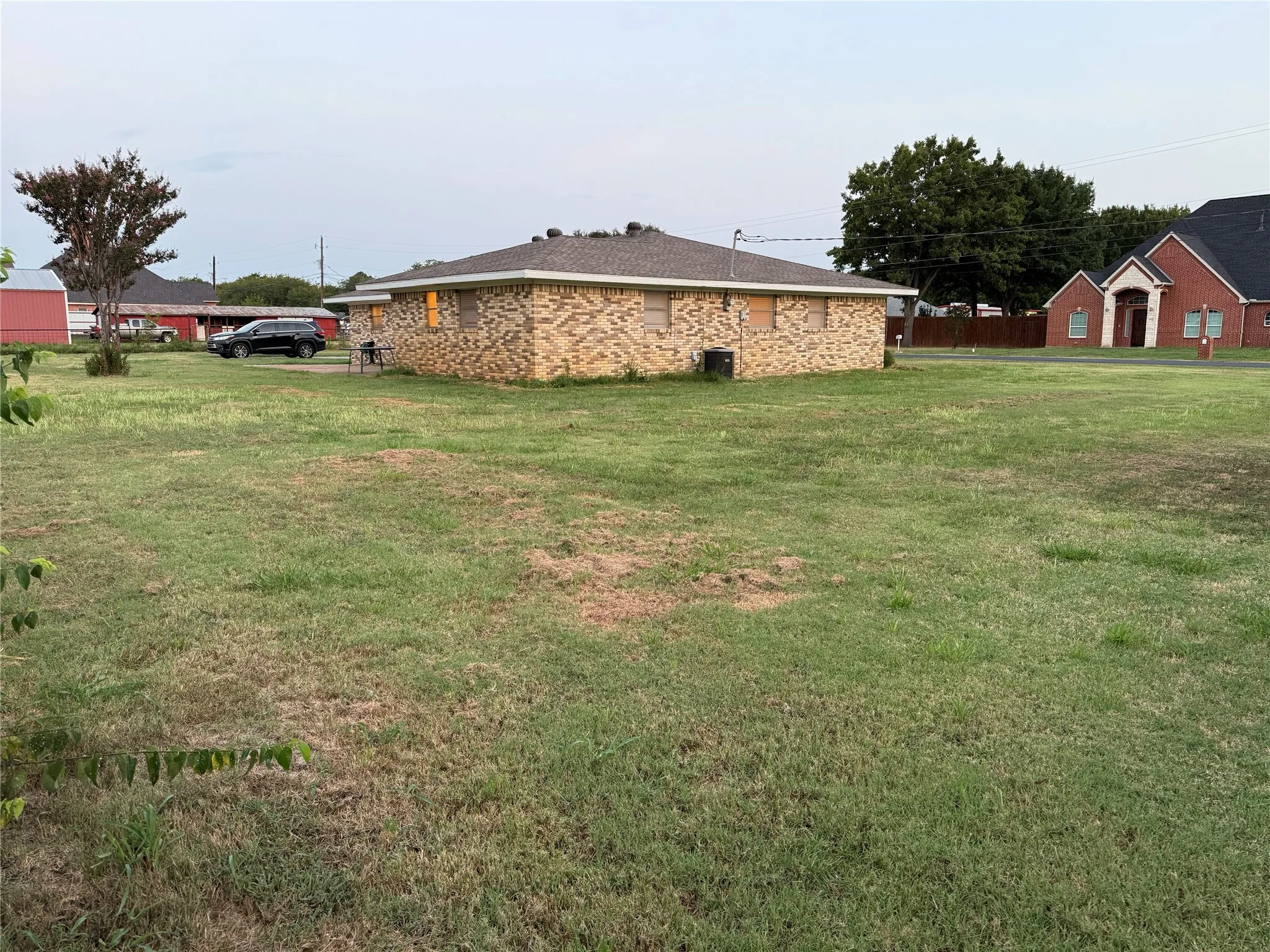 View of grassy yard
