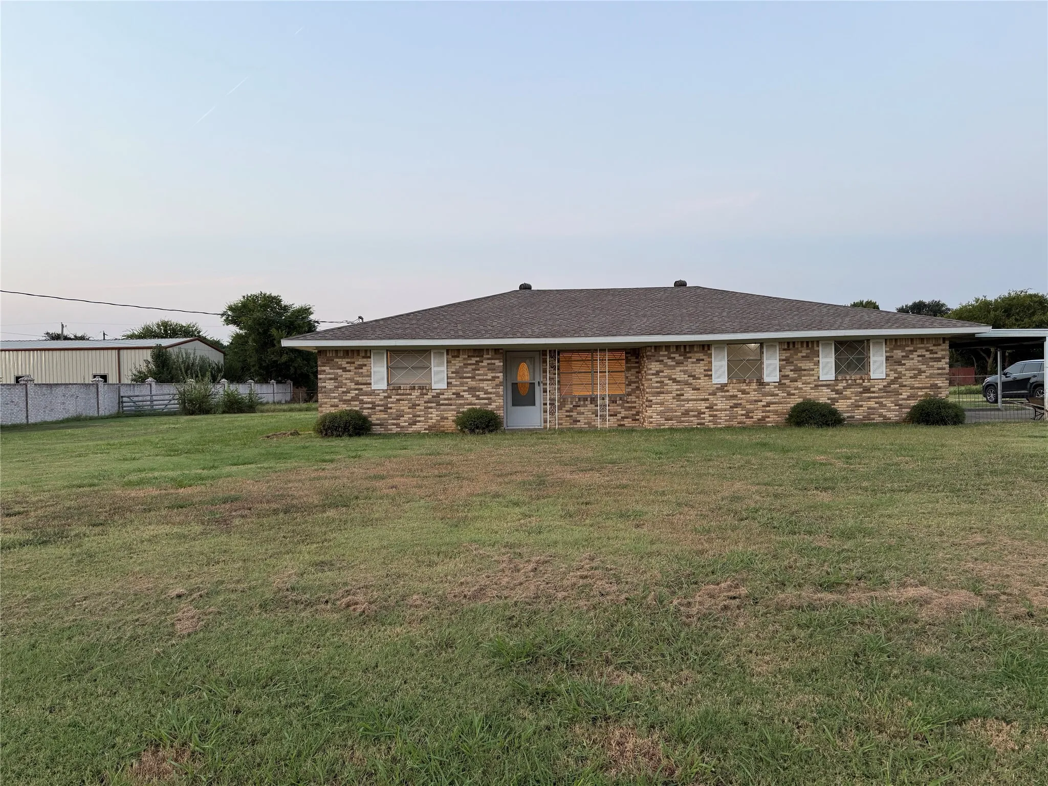 Single Family Residence For Rent in Dallas County , 1729 Vicky Lane, Grand Prairie, Texas 75052, 3 Bedroom, 2 Bathroom, 2 Garage spaces, 1,458 Sqft, built in 1965, mls#21400572, Real Estate Agent in Grand Prairie, Homes For Rent in Dallas county, Homes For Rent in Grand Prairie, Realtor in Grand Prairie Texas, Real Estate Brokerage Independent Realty Texas, Luminita Cordes Realtor