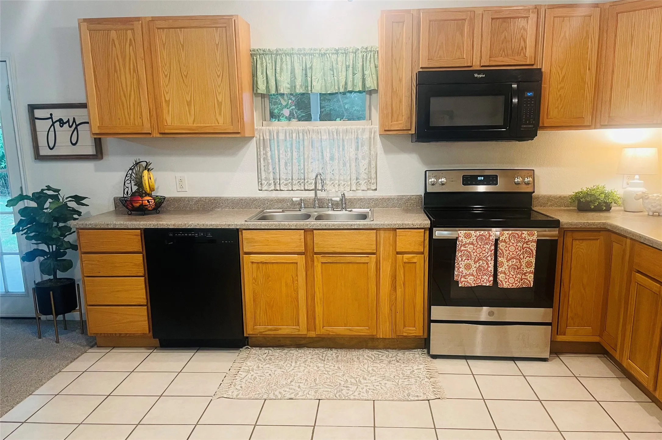 Single Family Residence For Sale in Bosque County , 110 Mary Alice Drive, Valley Mills, Texas 76689, 4 Bedroom, 3 Bathroom, 2 Garage spaces, 1,824 Sqft, built in 1971, mls#21401084, Real Estate Agent in Valley Mills, Homes For Sale in Bosque county, Homes For Sale in Valley Mills, Realtor in Valley Mills Texas, Real Estate Brokerage Independent Realty Texas, Luminita Cordes Realtor