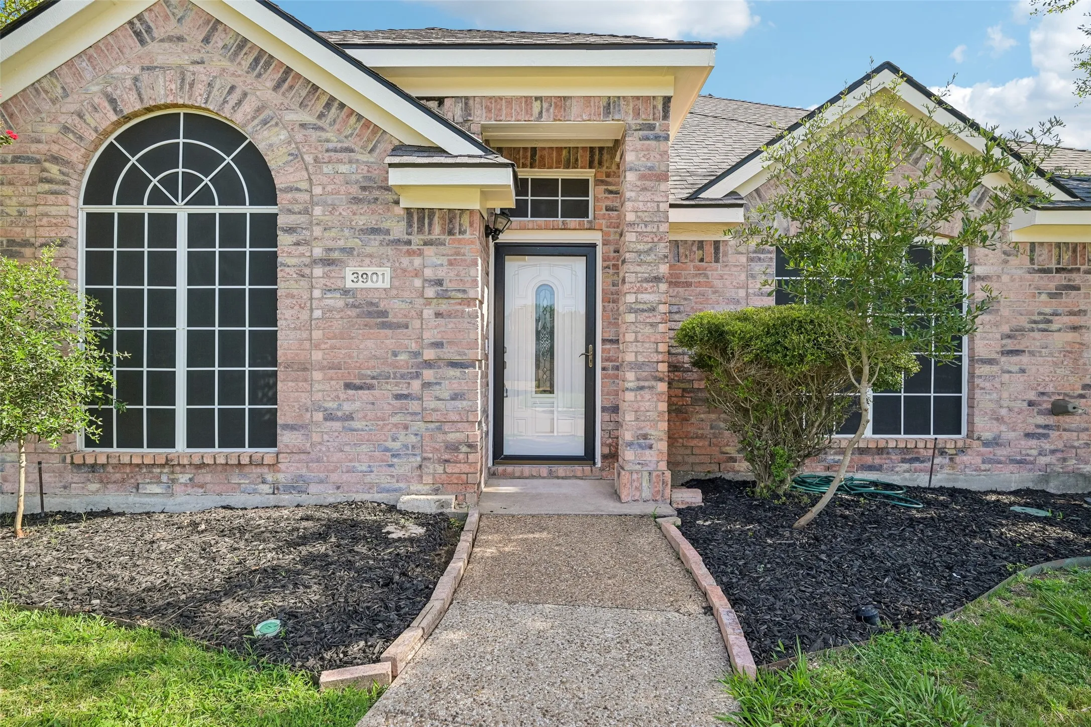 Single Family Residence For Sale in Collin County , 3901 Rolling Hills Drive, Plano, Texas 75025, 4 Bedroom, 2 Bathroom, 2 Garage spaces, 2,140 Sqft, built in 1995, mls#21401281, Real Estate Agent in Plano, Homes For Sale in Collin county, Homes For Sale in Plano, Realtor in Plano Texas, Real Estate Brokerage Independent Realty Texas, Luminita Cordes Realtor