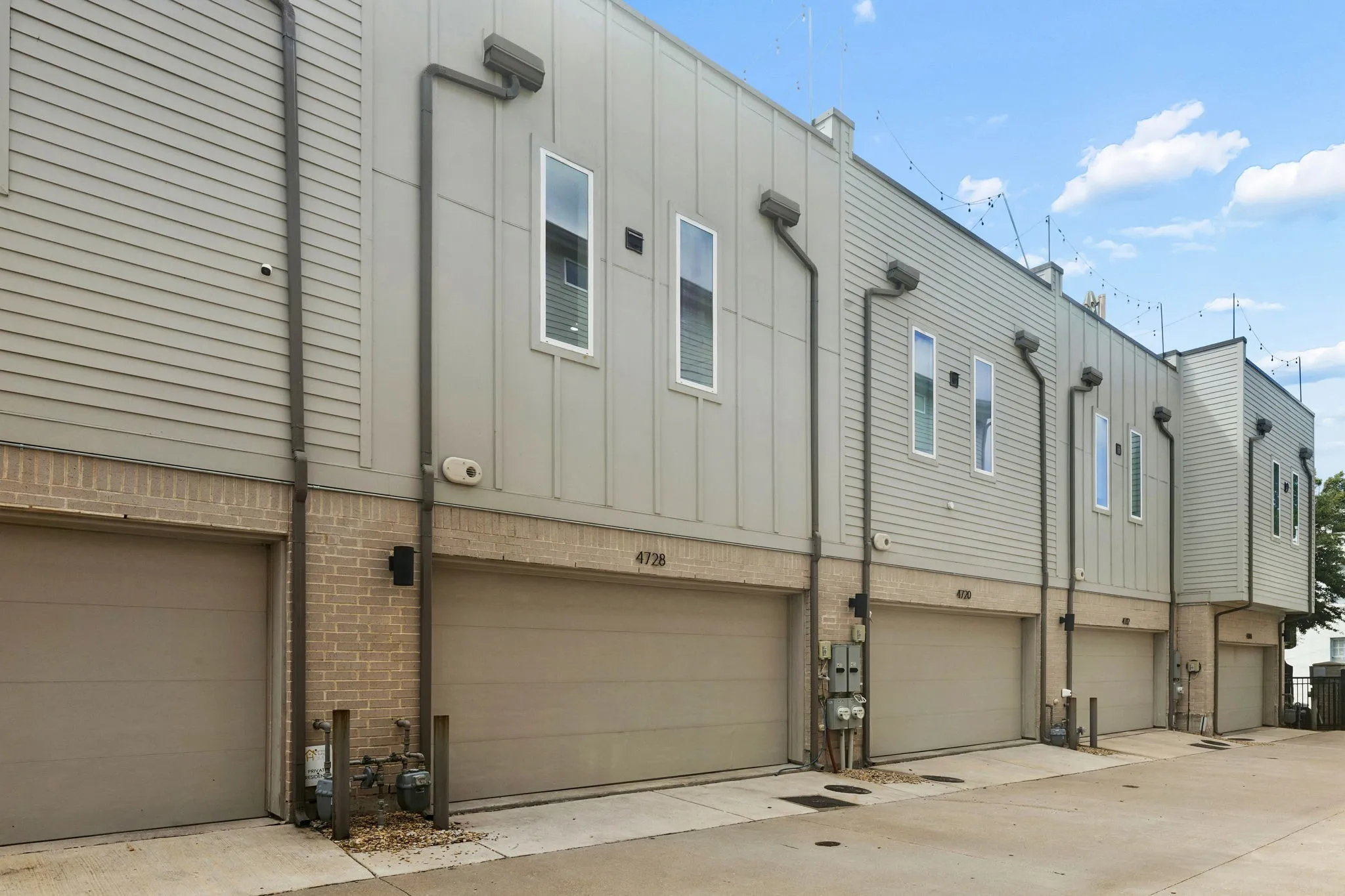 2 car attached garage w opener