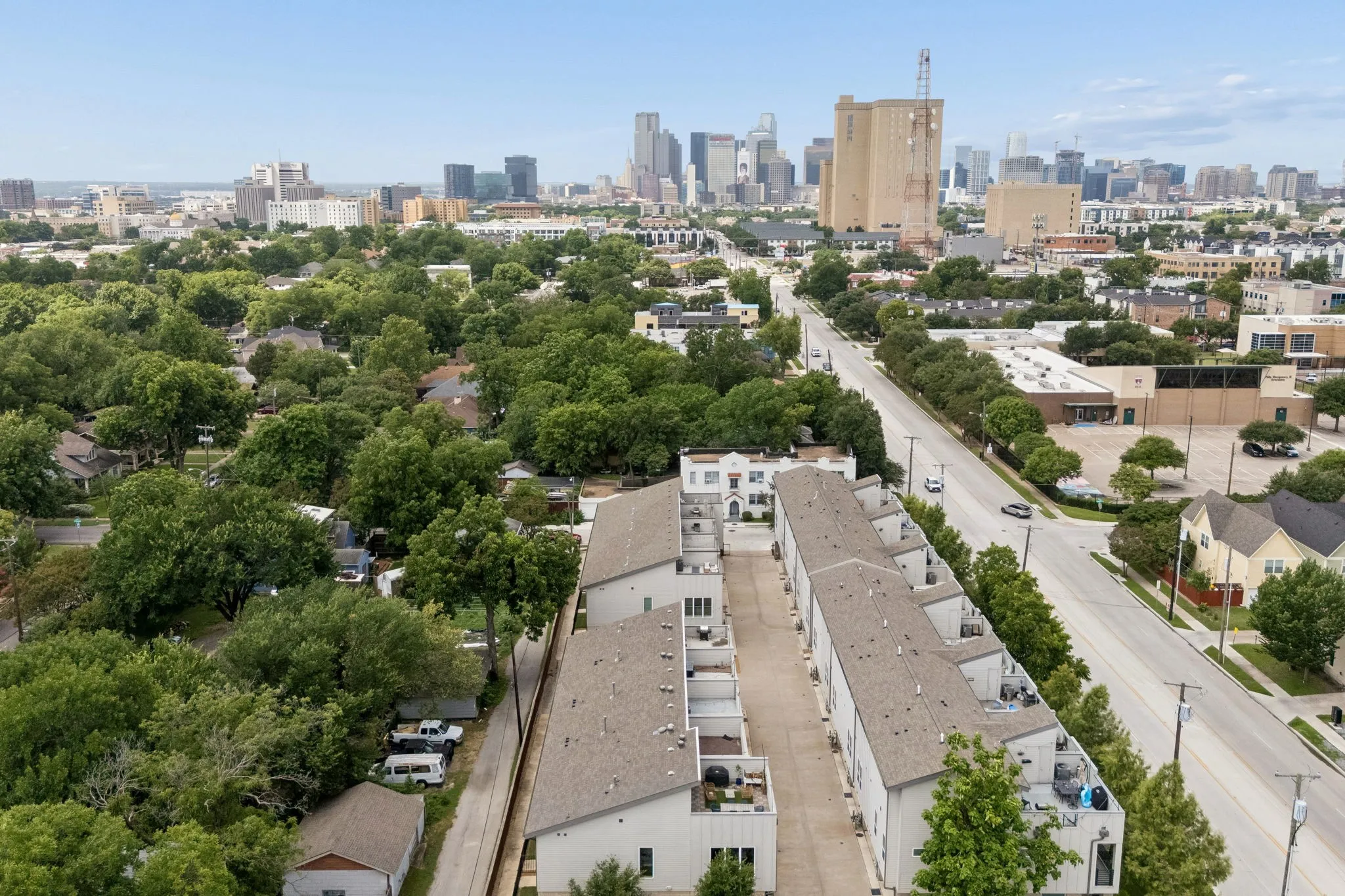 Minutes from downtown, lowest Greenville Ave, Deep Ellum and more!