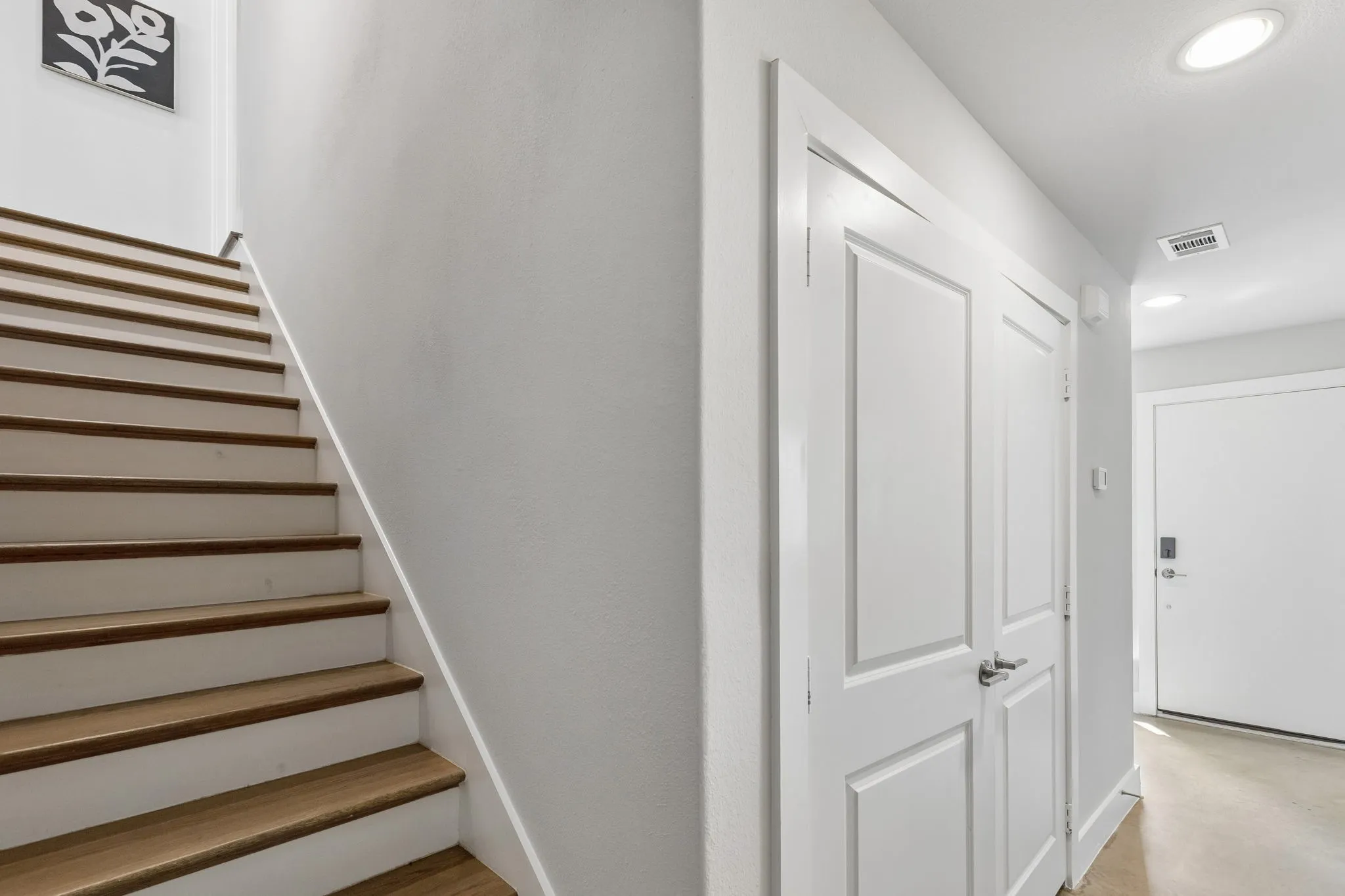 Townhouse For Sale in Dallas County , 4728 Asher Place, Dallas, Texas 75204, 2 Bedroom, 3 Bathroom, 2 Garage spaces, 1,366 Sqft, built in 2018, mls#21401192, Real Estate Agent in Dallas, Homes For Sale in Dallas county, Homes For Sale in Dallas, Realtor in Dallas Texas, Real Estate Brokerage Independent Realty Texas, Luminita Cordes Realtor