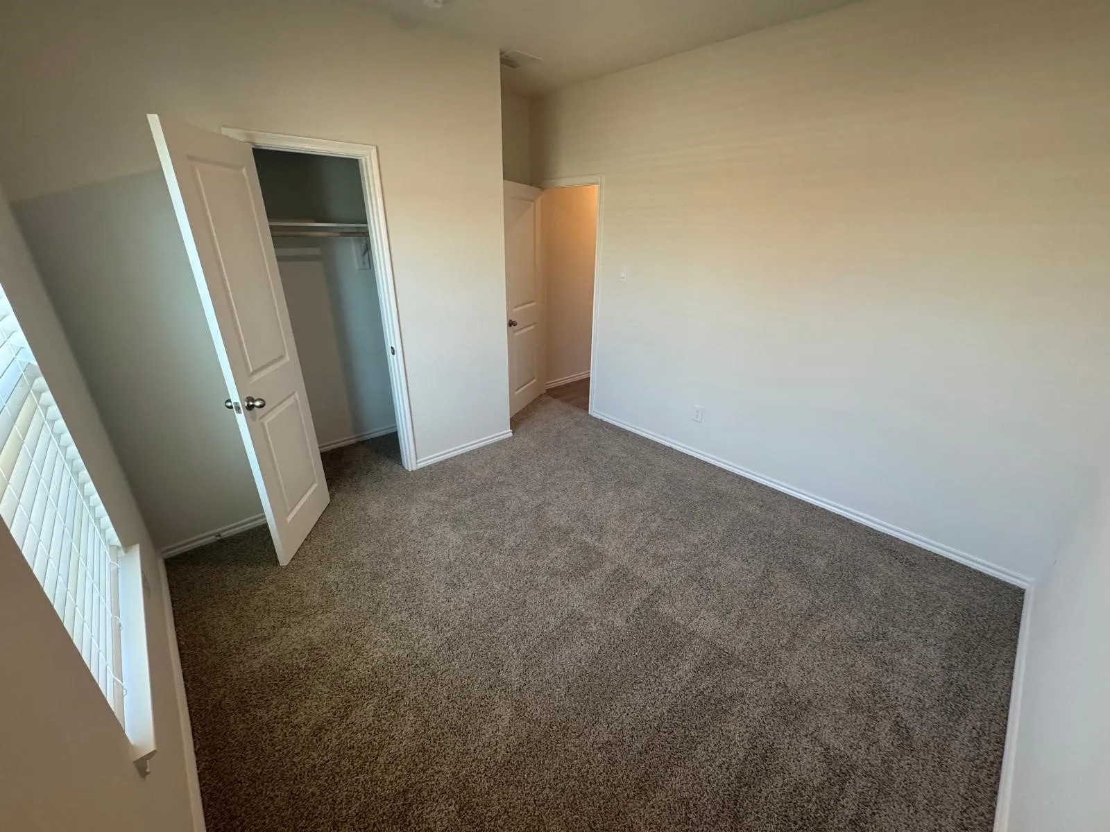 Unfurnished bedroom with carpet and a closet