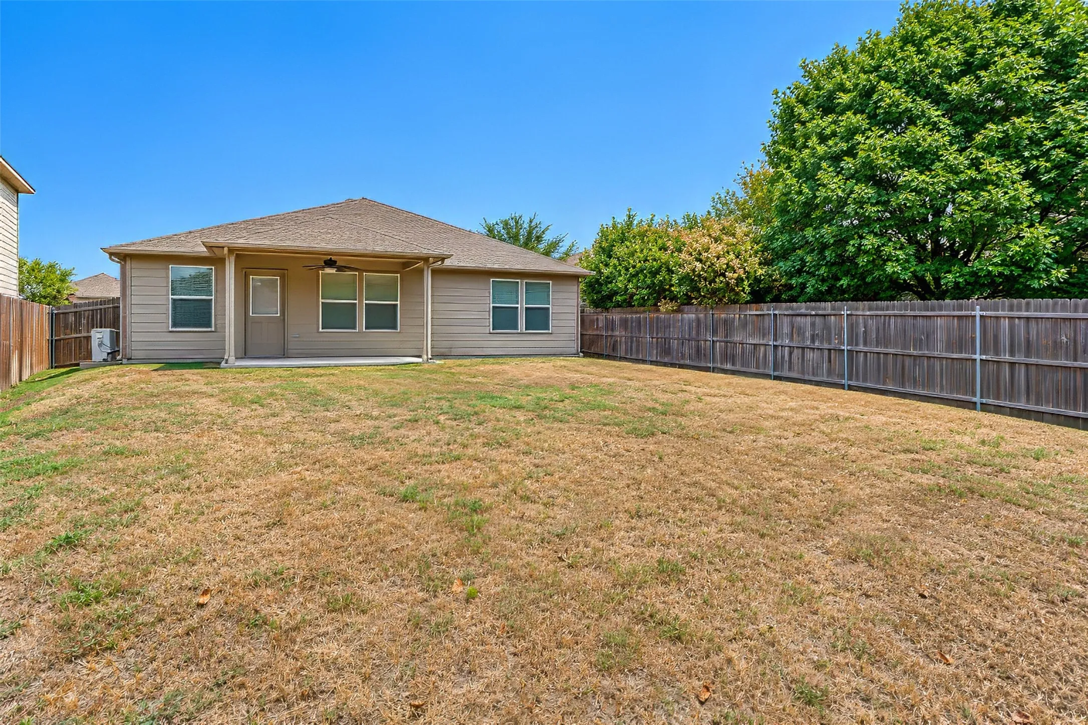 Single Family Residence For Rent in Tarrant County , 3208 Brixton Drive, Fort Worth, Texas 76137, 3 Bedroom, 2 Bathroom, 2 Garage spaces, 1,695 Sqft, built in 2011, mls#21375141, Real Estate Agent in Fort Worth, Homes For Rent in Tarrant county, Homes For Rent in Fort Worth, Realtor in Fort Worth Texas, Real Estate Brokerage Independent Realty Texas, Luminita Cordes Realtor