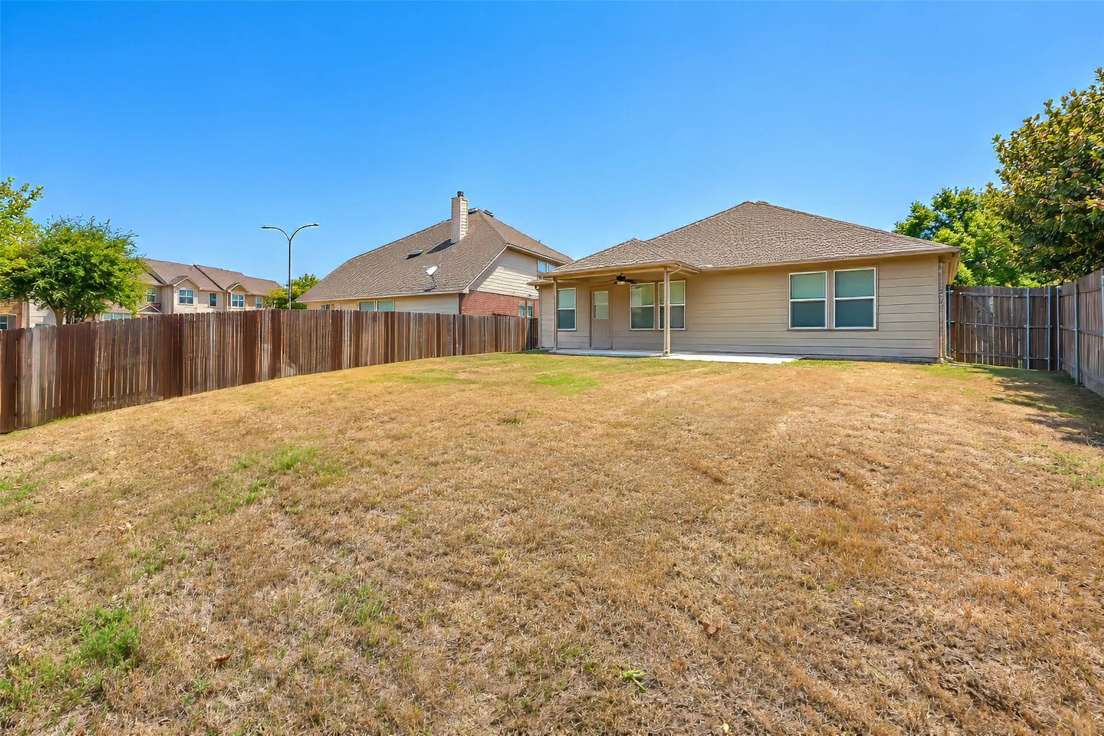 Single Family Residence For Rent in Tarrant County , 3208 Brixton Drive, Fort Worth, Texas 76137, 3 Bedroom, 2 Bathroom, 2 Garage spaces, 1,695 Sqft, built in 2011, mls#21375141, Real Estate Agent in Fort Worth, Homes For Rent in Tarrant county, Homes For Rent in Fort Worth, Realtor in Fort Worth Texas, Real Estate Brokerage Independent Realty Texas, Luminita Cordes Realtor