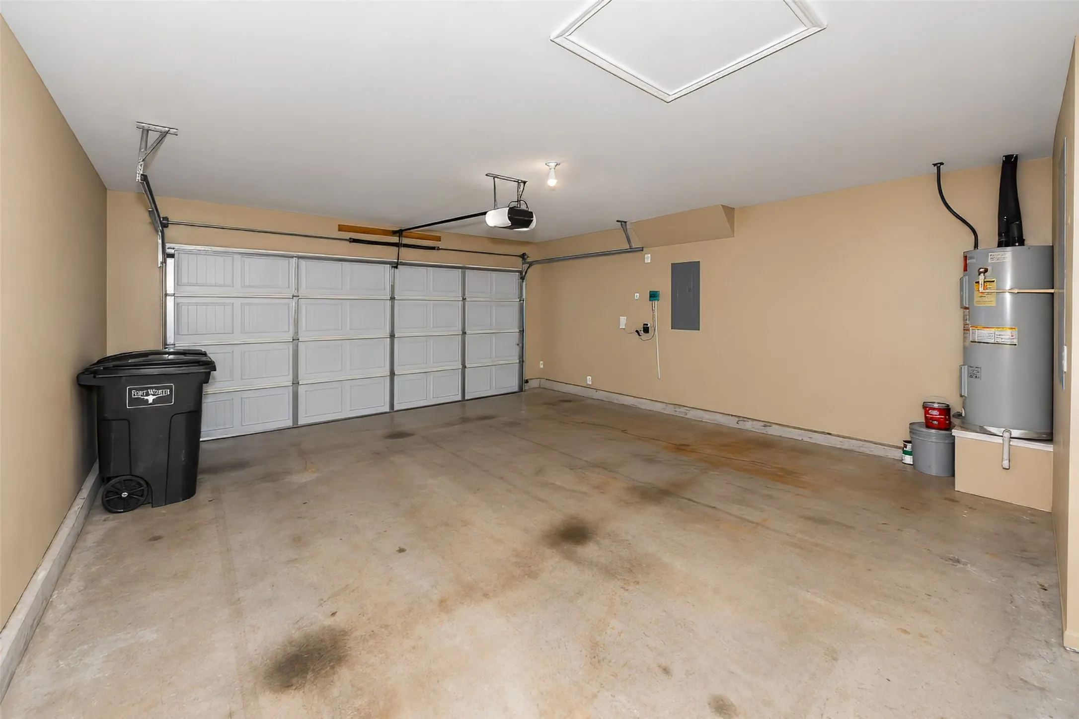 Single Family Residence For Rent in Tarrant County , 3208 Brixton Drive, Fort Worth, Texas 76137, 3 Bedroom, 2 Bathroom, 2 Garage spaces, 1,695 Sqft, built in 2011, mls#21375141, Real Estate Agent in Fort Worth, Homes For Rent in Tarrant county, Homes For Rent in Fort Worth, Realtor in Fort Worth Texas, Real Estate Brokerage Independent Realty Texas, Luminita Cordes Realtor