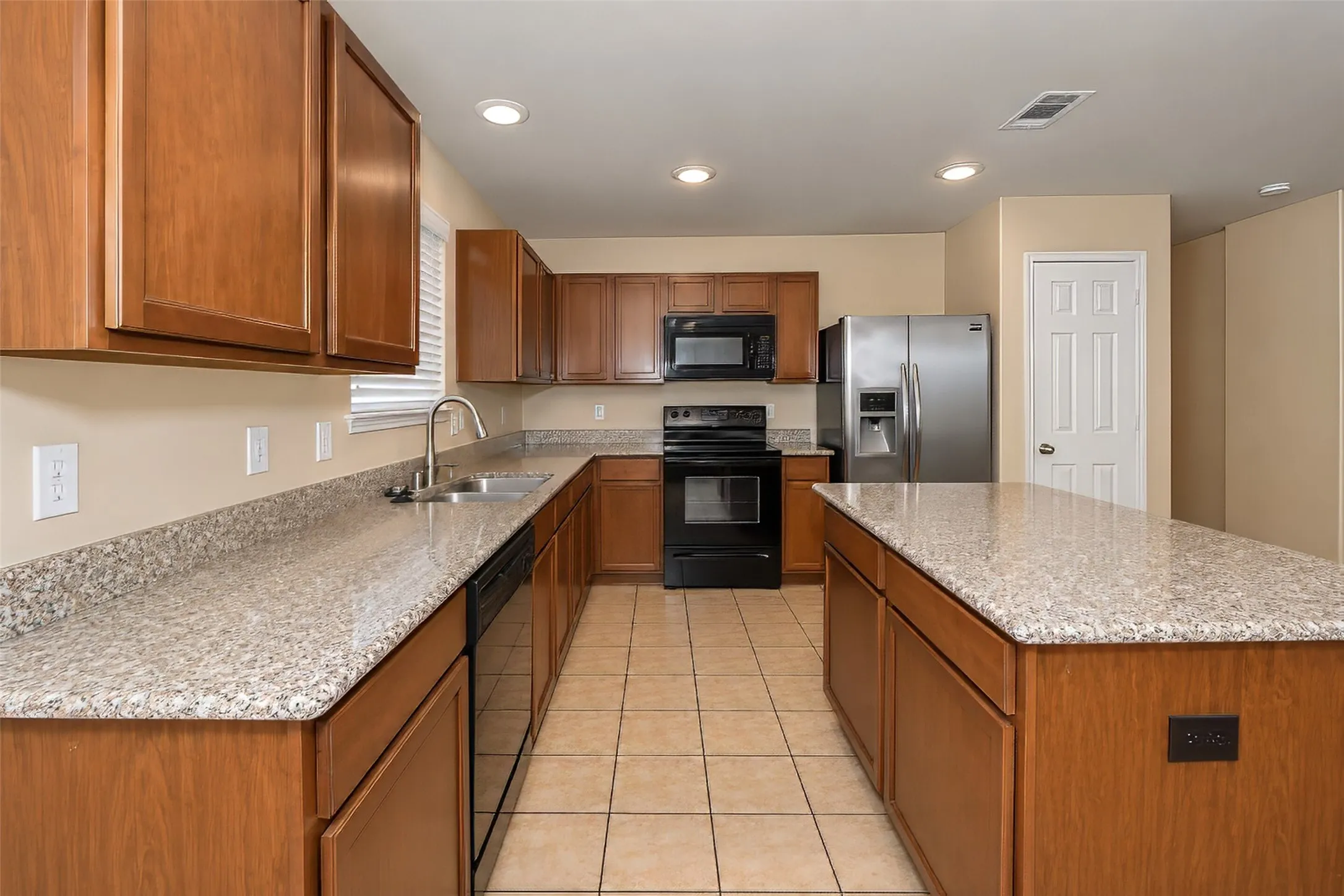 Single Family Residence For Rent in Tarrant County , 3208 Brixton Drive, Fort Worth, Texas 76137, 3 Bedroom, 2 Bathroom, 2 Garage spaces, 1,695 Sqft, built in 2011, mls#21375141, Real Estate Agent in Fort Worth, Homes For Rent in Tarrant county, Homes For Rent in Fort Worth, Realtor in Fort Worth Texas, Real Estate Brokerage Independent Realty Texas, Luminita Cordes Realtor