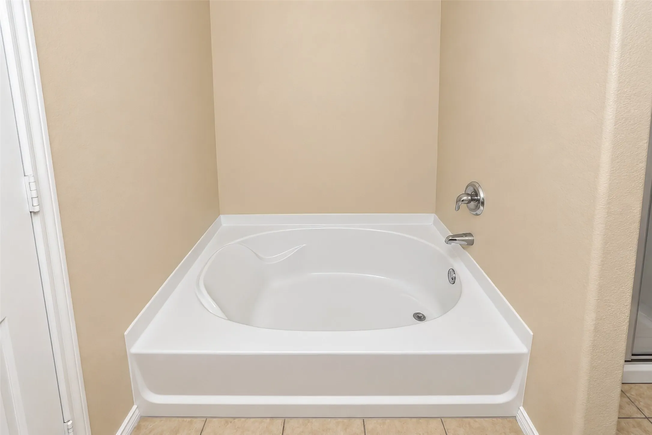Single Family Residence For Rent in Tarrant County , 3208 Brixton Drive, Fort Worth, Texas 76137, 3 Bedroom, 2 Bathroom, 2 Garage spaces, 1,695 Sqft, built in 2011, mls#21375141, Real Estate Agent in Fort Worth, Homes For Rent in Tarrant county, Homes For Rent in Fort Worth, Realtor in Fort Worth Texas, Real Estate Brokerage Independent Realty Texas, Luminita Cordes Realtor