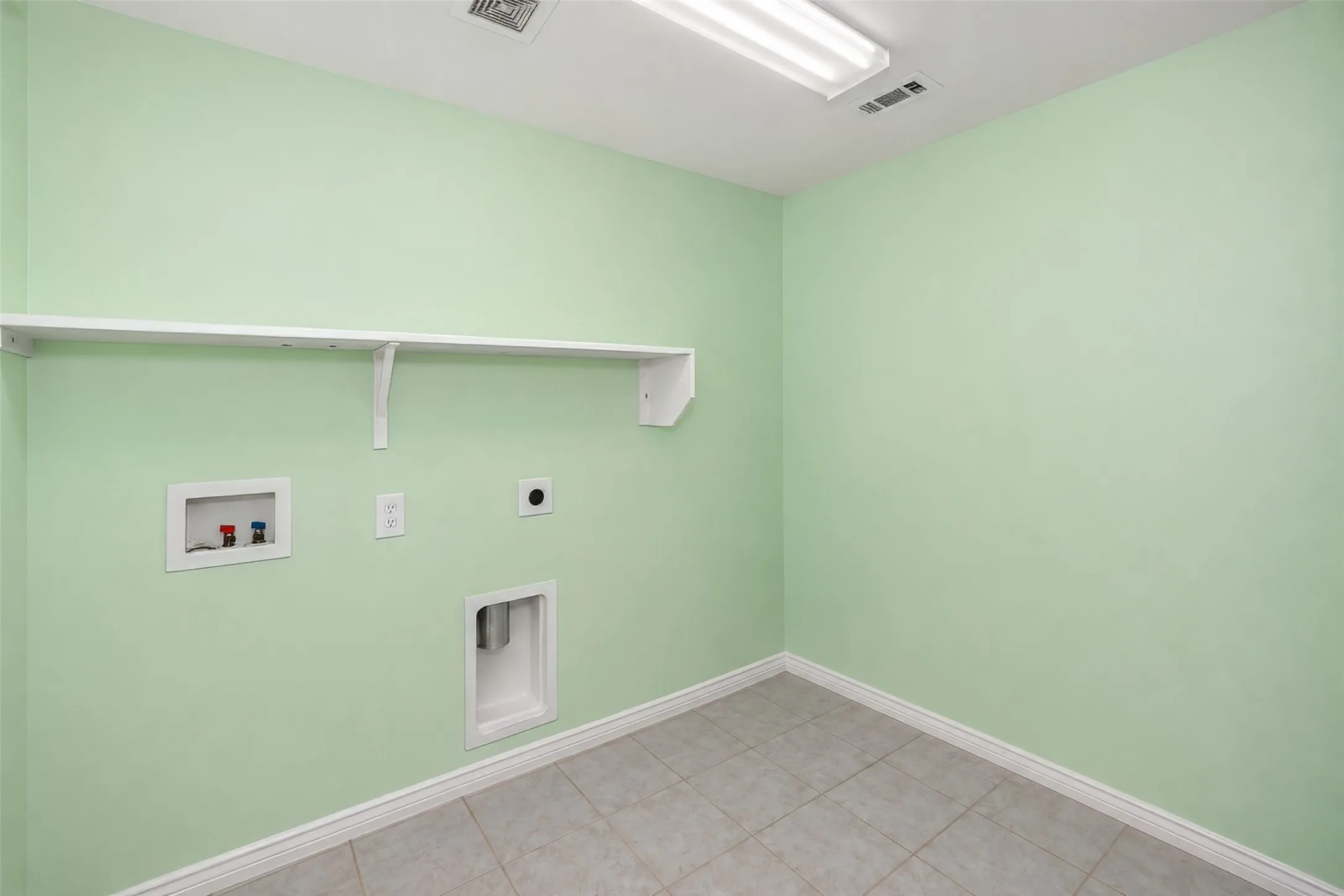 Single Family Residence For Rent in Tarrant County , 3208 Brixton Drive, Fort Worth, Texas 76137, 3 Bedroom, 2 Bathroom, 2 Garage spaces, 1,695 Sqft, built in 2011, mls#21375141, Real Estate Agent in Fort Worth, Homes For Rent in Tarrant county, Homes For Rent in Fort Worth, Realtor in Fort Worth Texas, Real Estate Brokerage Independent Realty Texas, Luminita Cordes Realtor